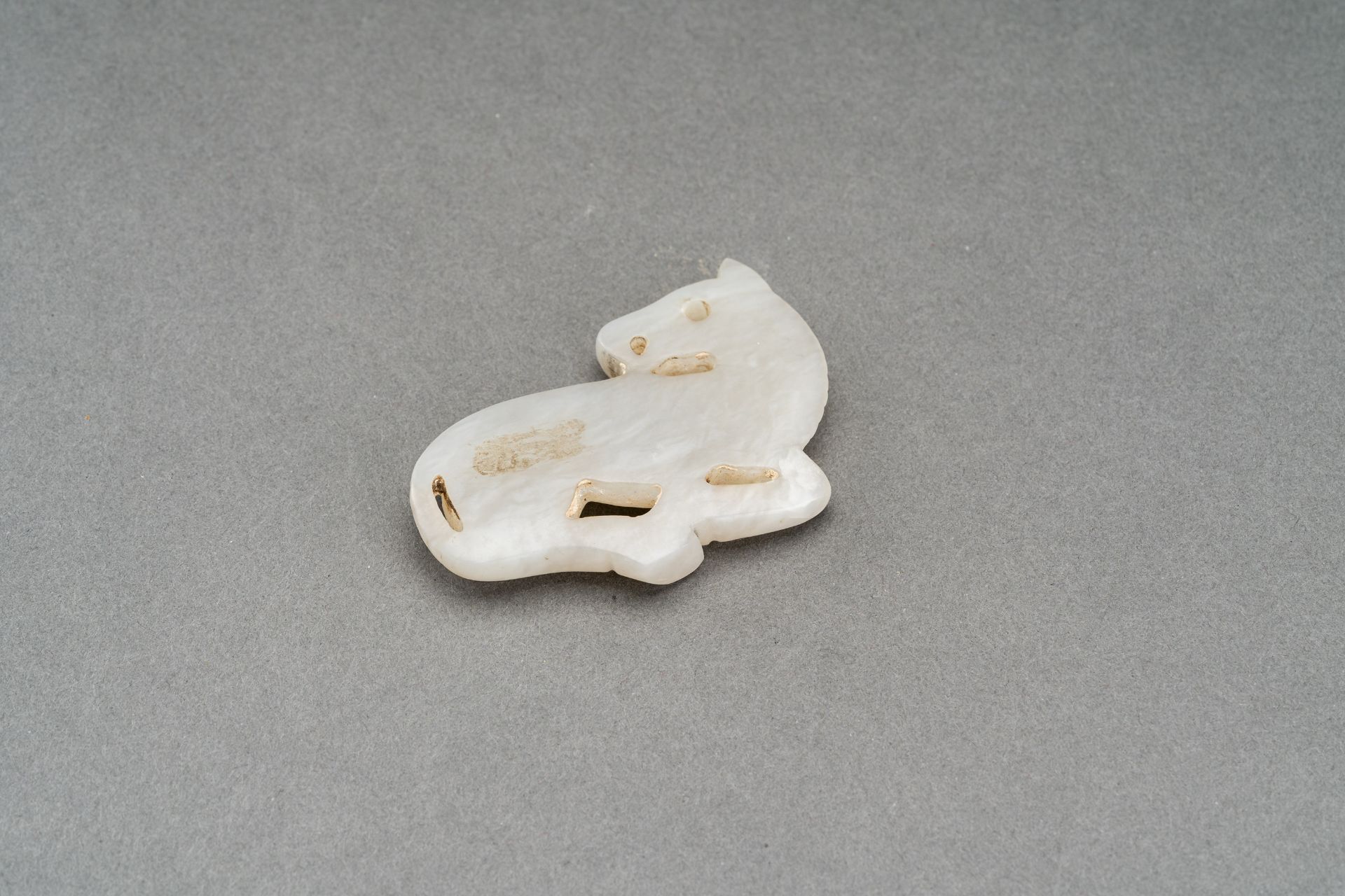 A GRAY JADE PENDANT OF A RECUMBENT HORSE, c. 1920s - Image 6 of 7