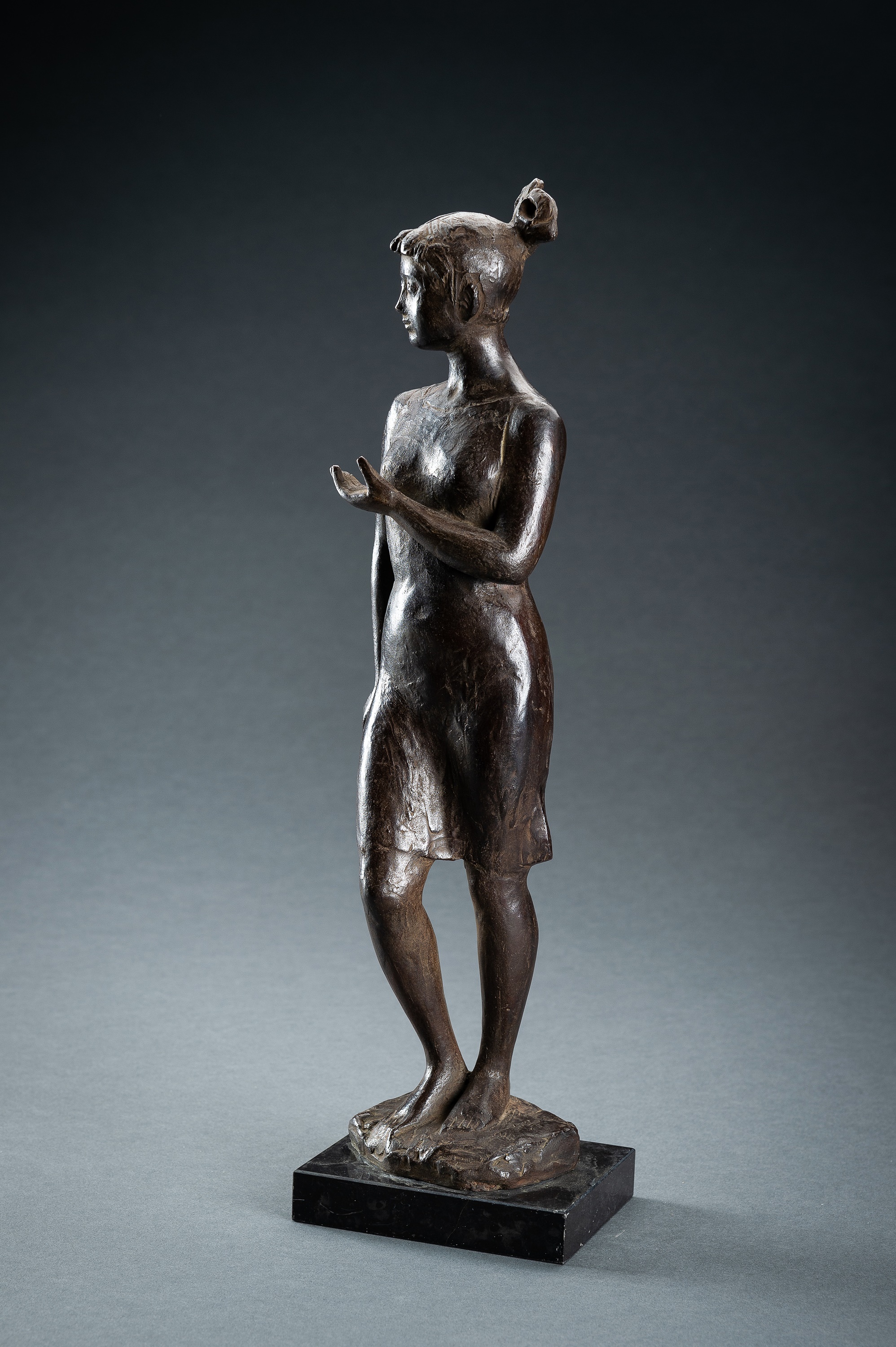 KATSUZO ENTSUBA: A MODERNIST BRONZE SCULPTURE OF A YOUNG GIRL - Image 6 of 14