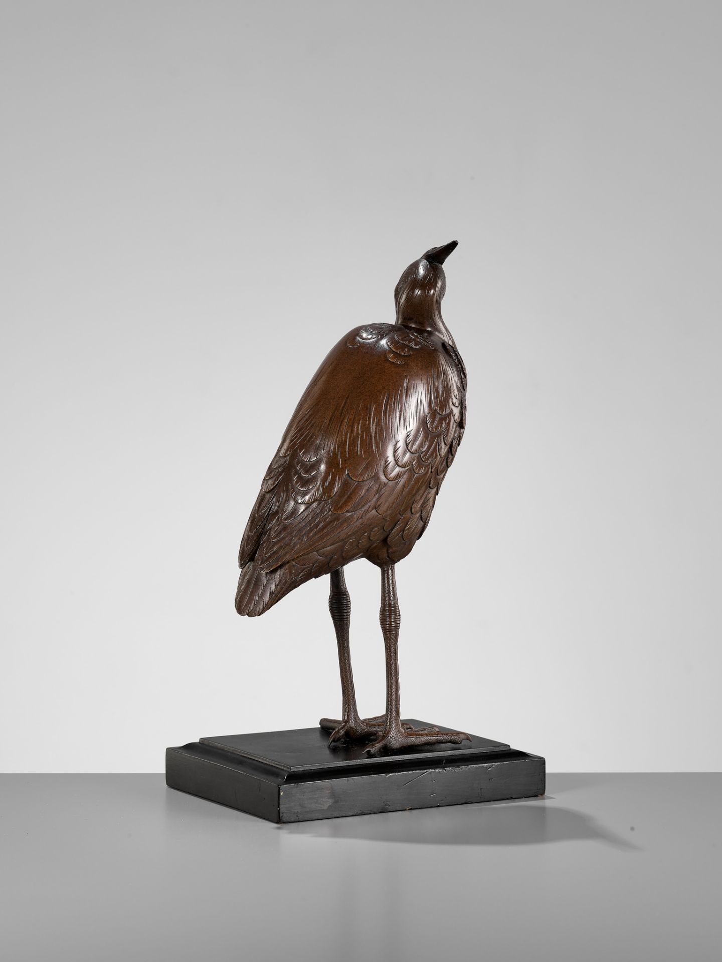 A FINE BRONZE OKIMONO OF A HERON - Bild 7 aus 11