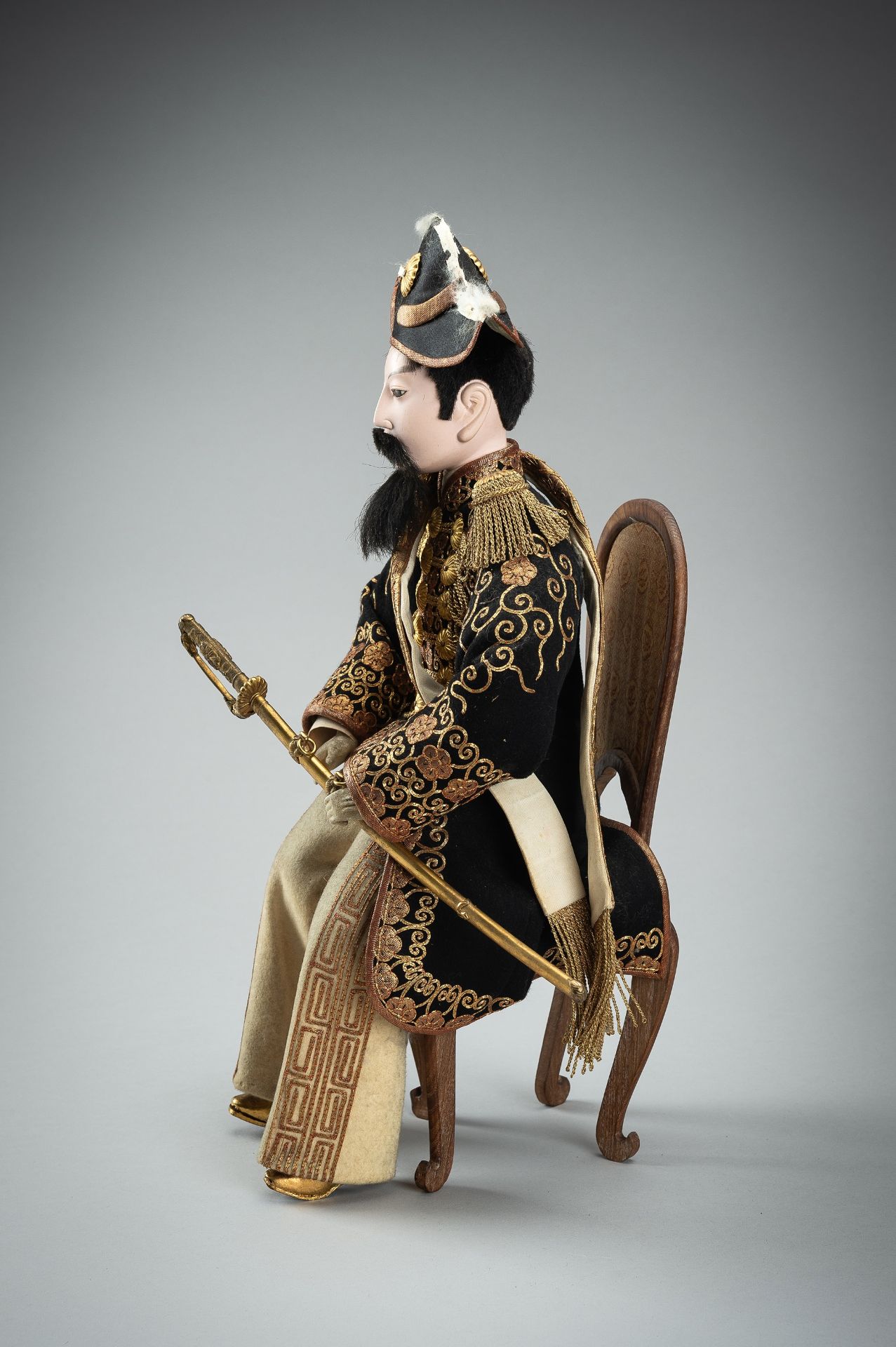 OKI HEIZO: A FINE DAIRI BINA OF THE EMPEROR MEIJI, DATED 1903 - Bild 12 aus 17