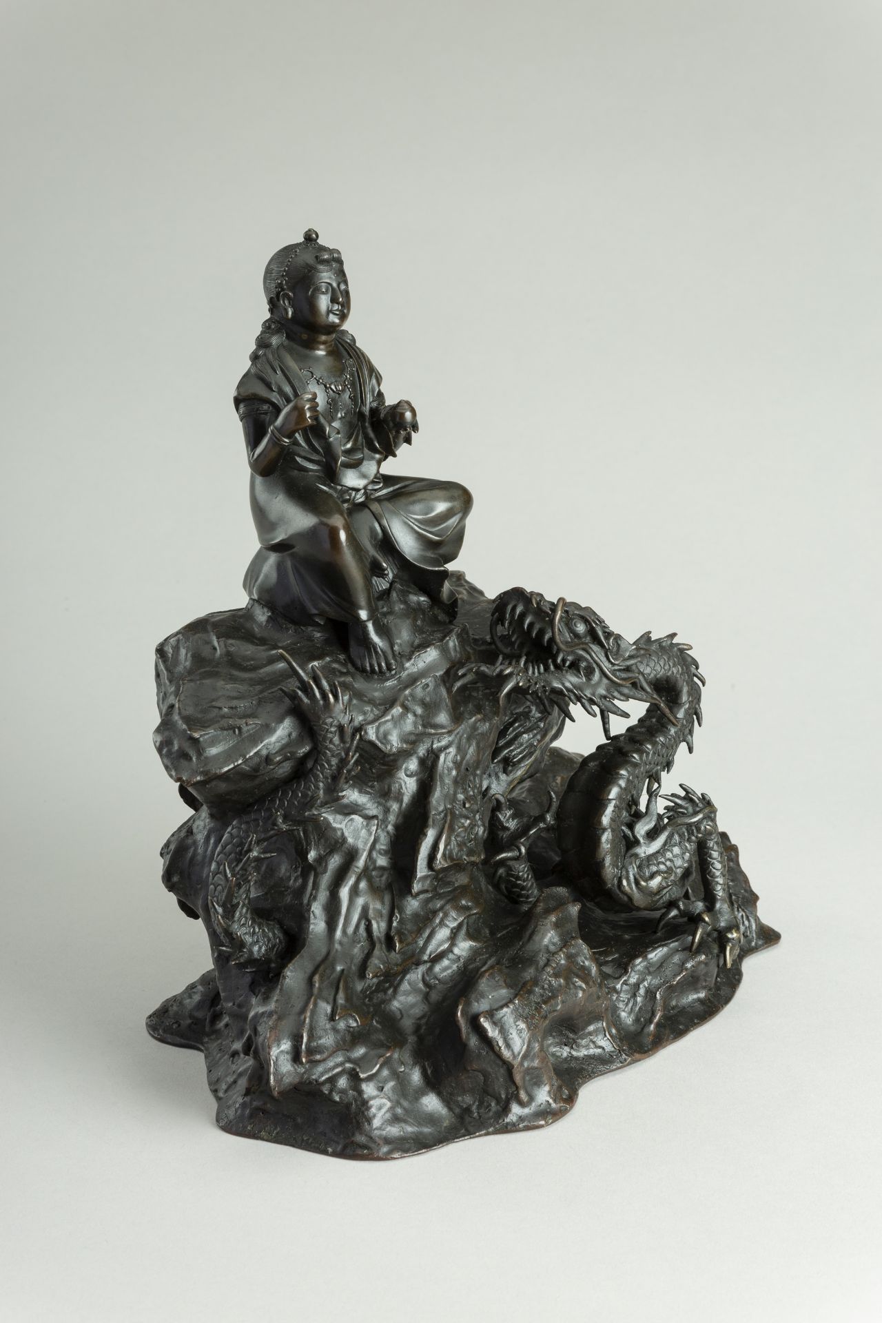 A FINE BRONZE FIGURE OF BENTEN WITH DRAGON, MEIJI - Bild 6 aus 13