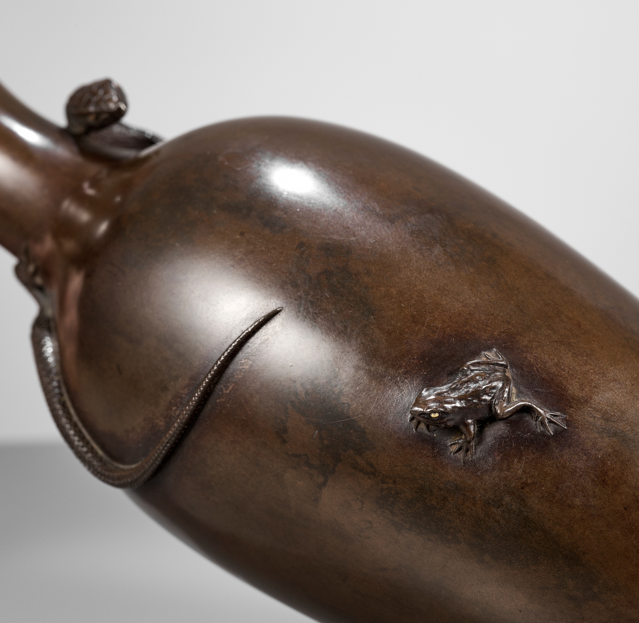 AKICHIKA: A FINE BRONZE VASE WITH LIZARD PREYING ON A FROG - Image 3 of 13