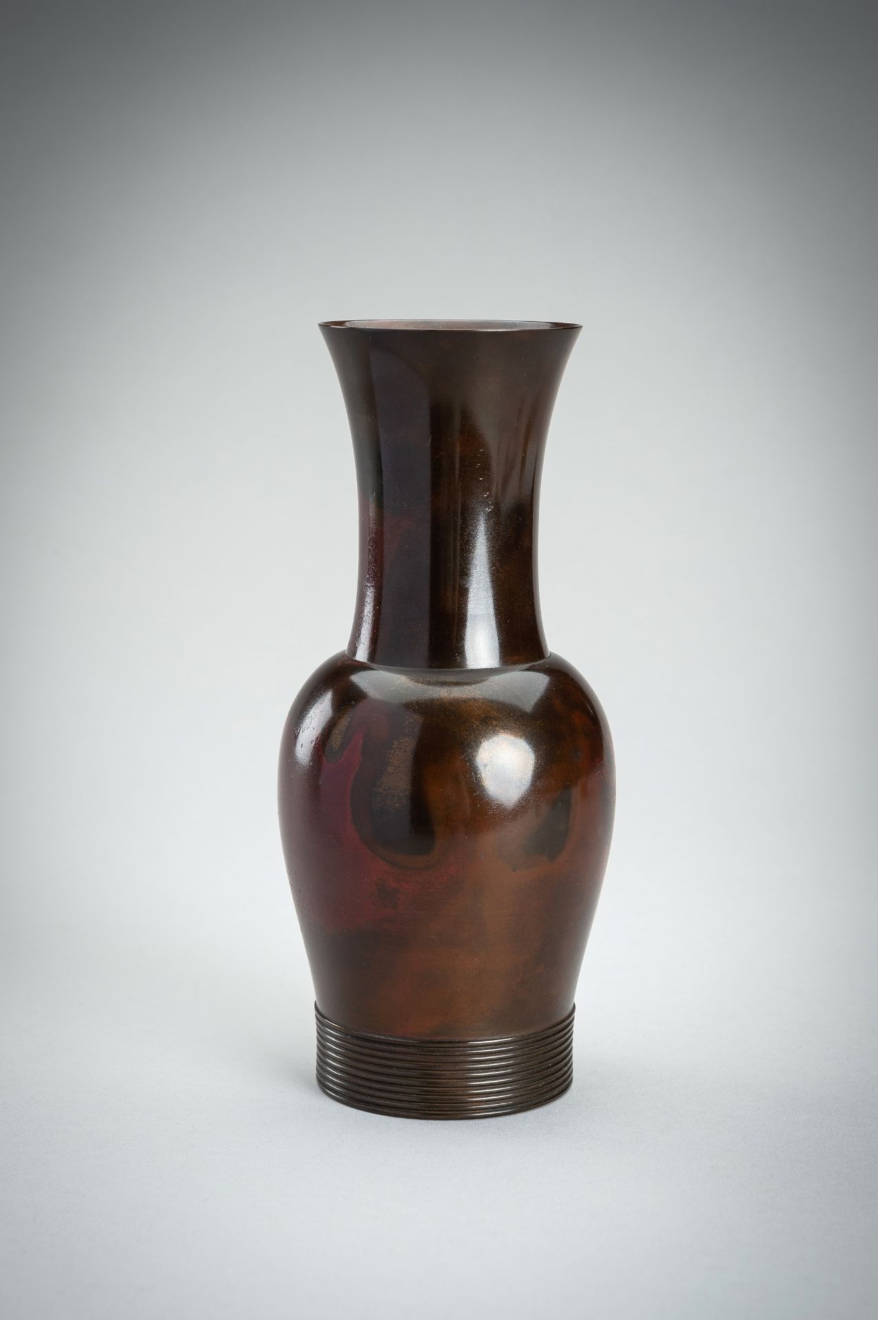 TOYOCHIKA TAKAMURA: A BRONZE FLOWER VASE - Image 10 of 18