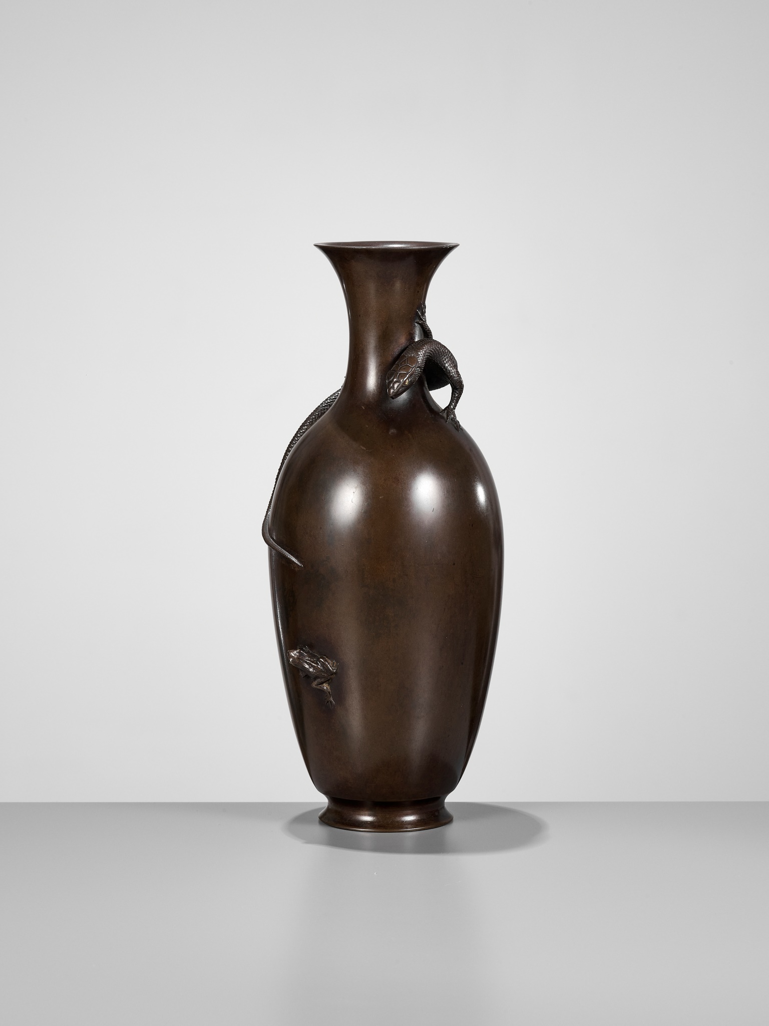 AKICHIKA: A FINE BRONZE VASE WITH LIZARD PREYING ON A FROG - Image 2 of 13