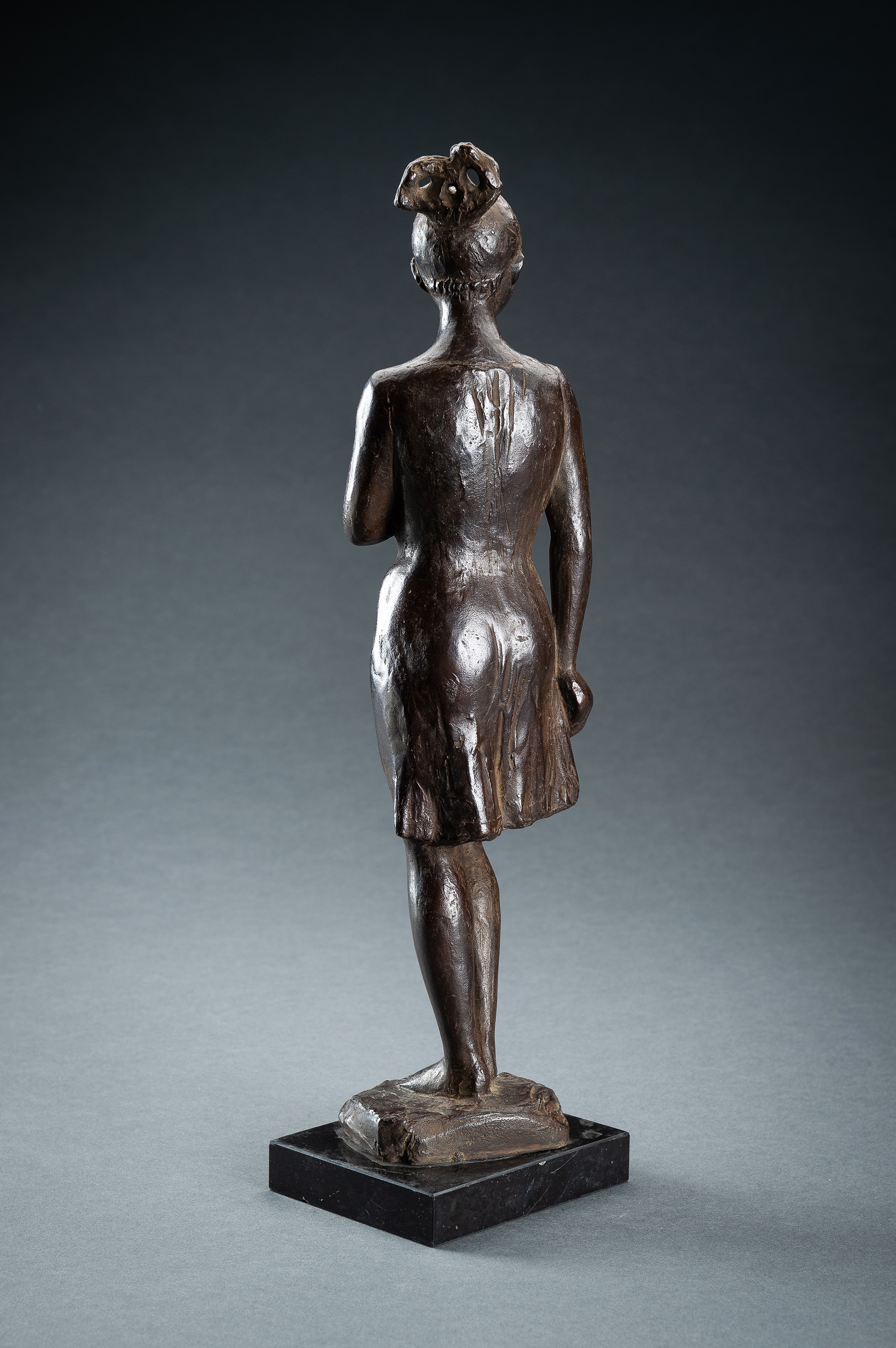 KATSUZO ENTSUBA: A MODERNIST BRONZE SCULPTURE OF A YOUNG GIRL - Image 11 of 14