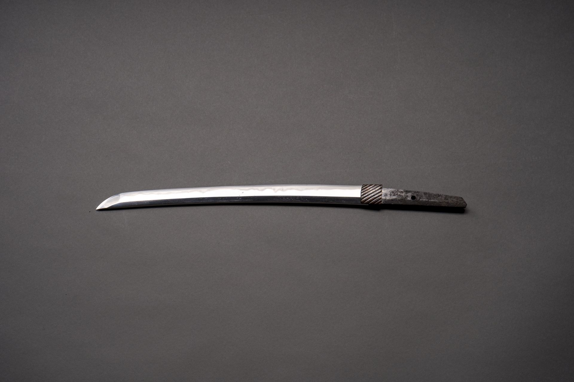 A SIGNED WAKIZASHI IN SHIRASAYA, KANEI ERA - Bild 4 aus 8