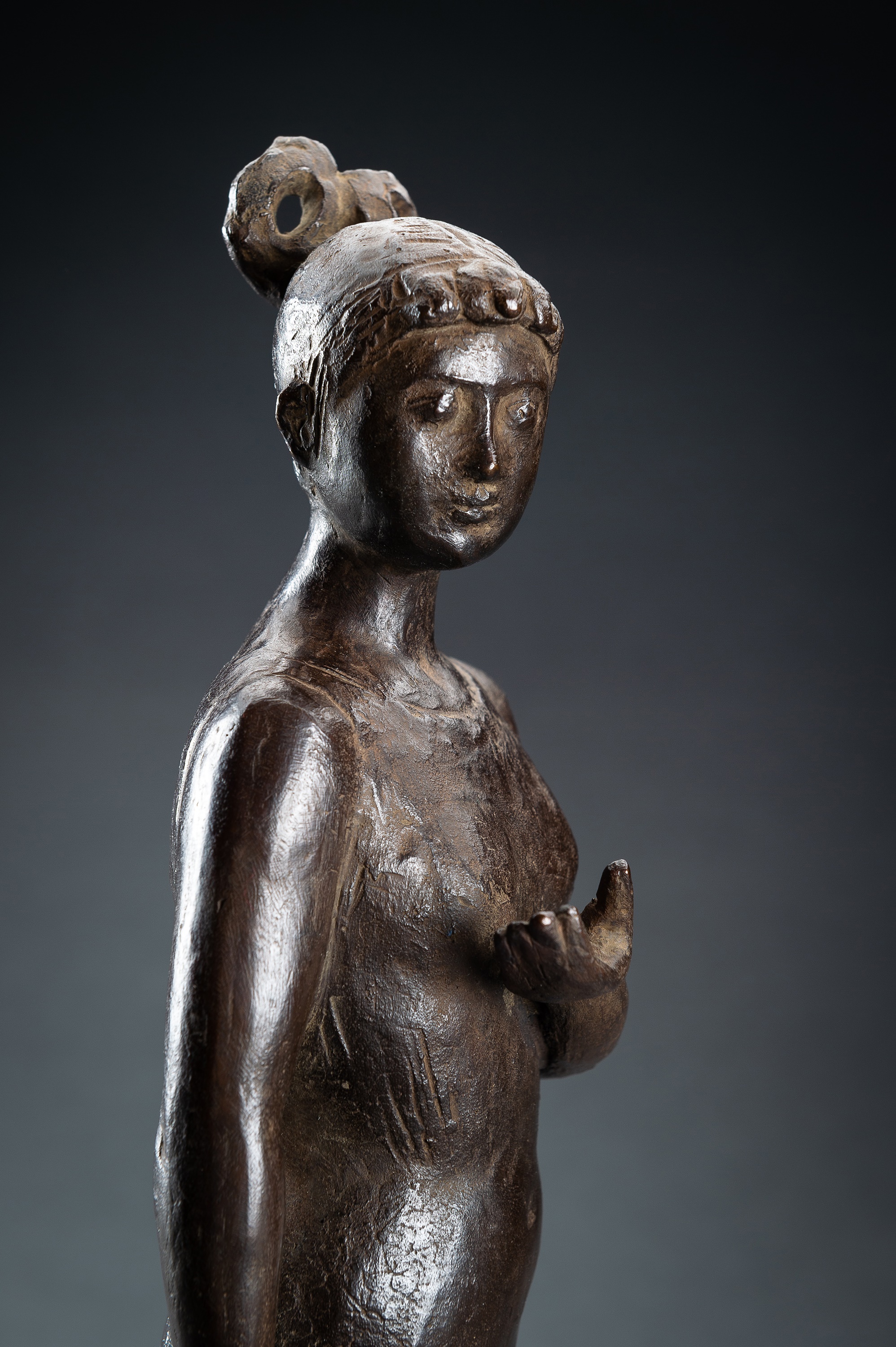 KATSUZO ENTSUBA: A MODERNIST BRONZE SCULPTURE OF A YOUNG GIRL - Image 9 of 14