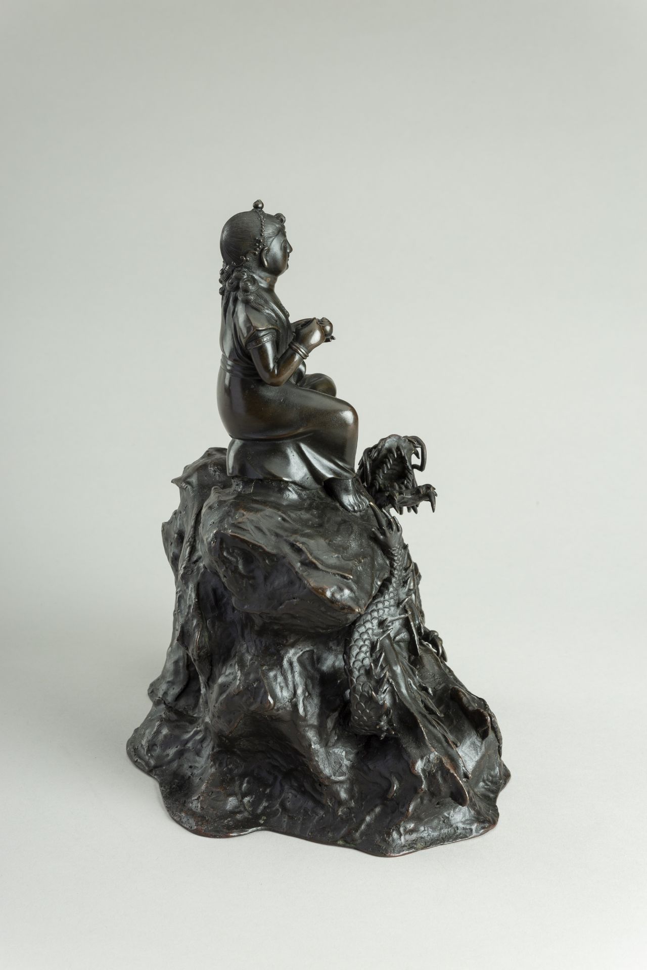 A FINE BRONZE FIGURE OF BENTEN WITH DRAGON, MEIJI - Bild 10 aus 13