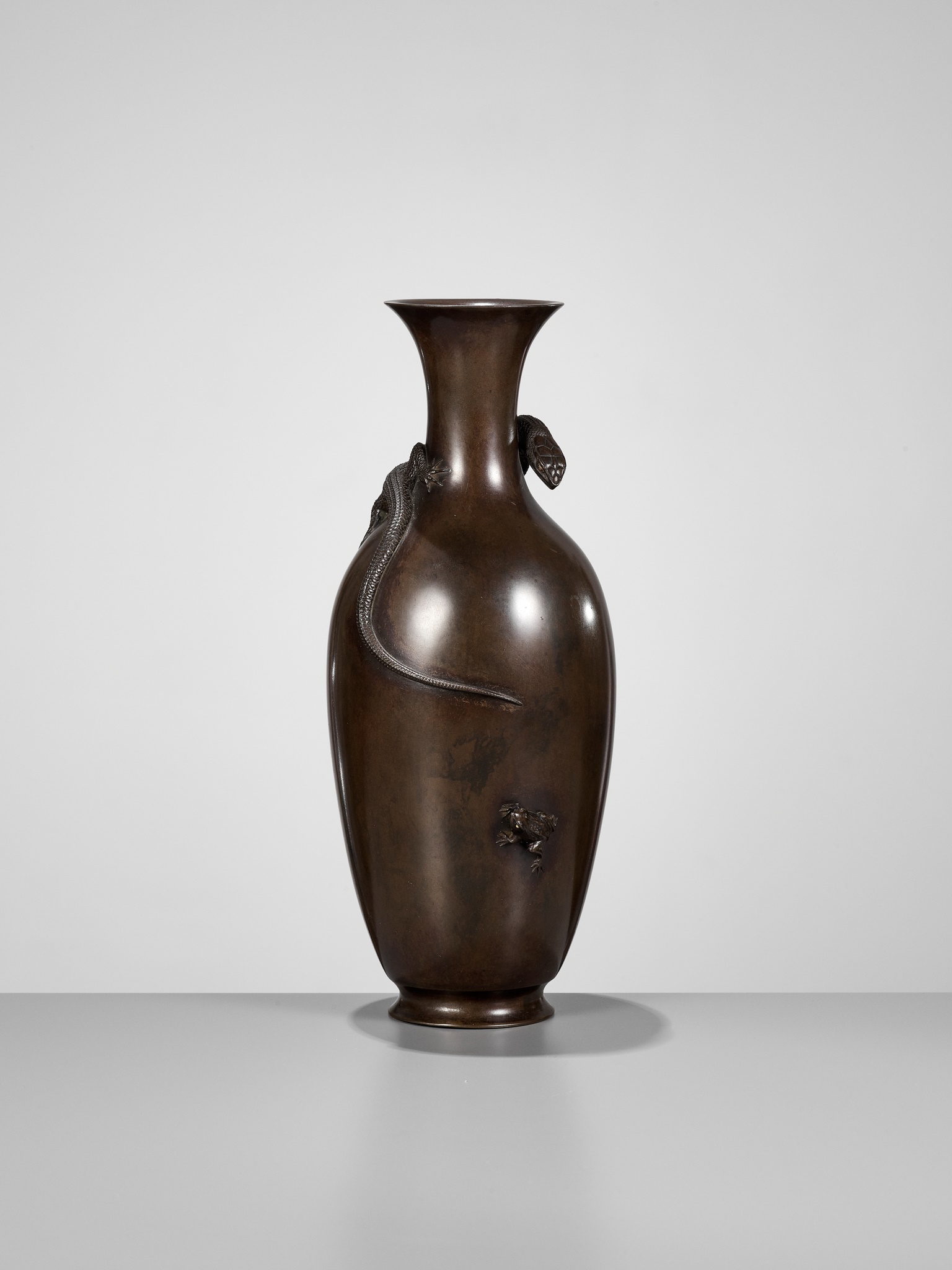 AKICHIKA: A FINE BRONZE VASE WITH LIZARD PREYING ON A FROG - Image 10 of 13