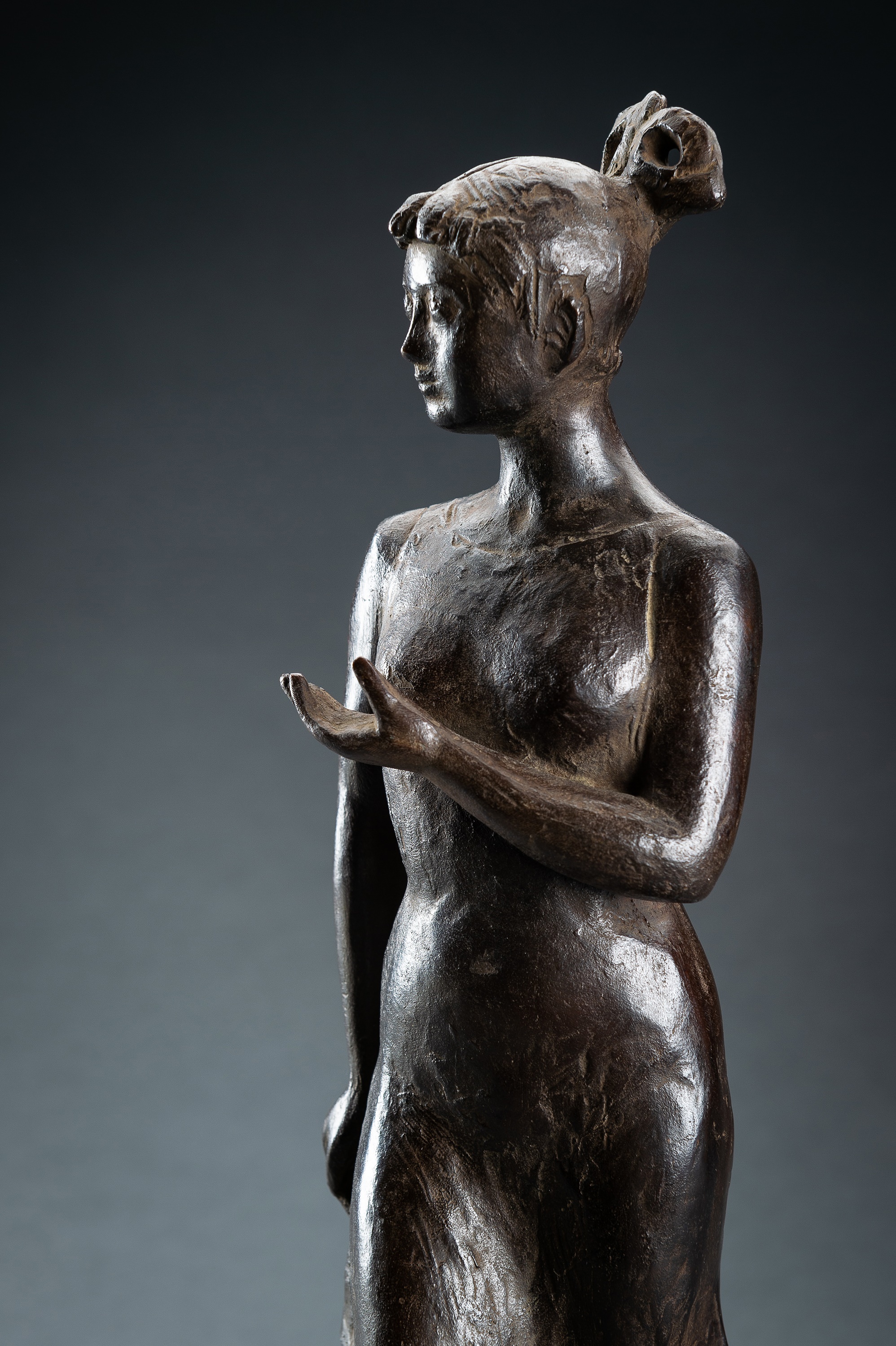 KATSUZO ENTSUBA: A MODERNIST BRONZE SCULPTURE OF A YOUNG GIRL - Image 3 of 14