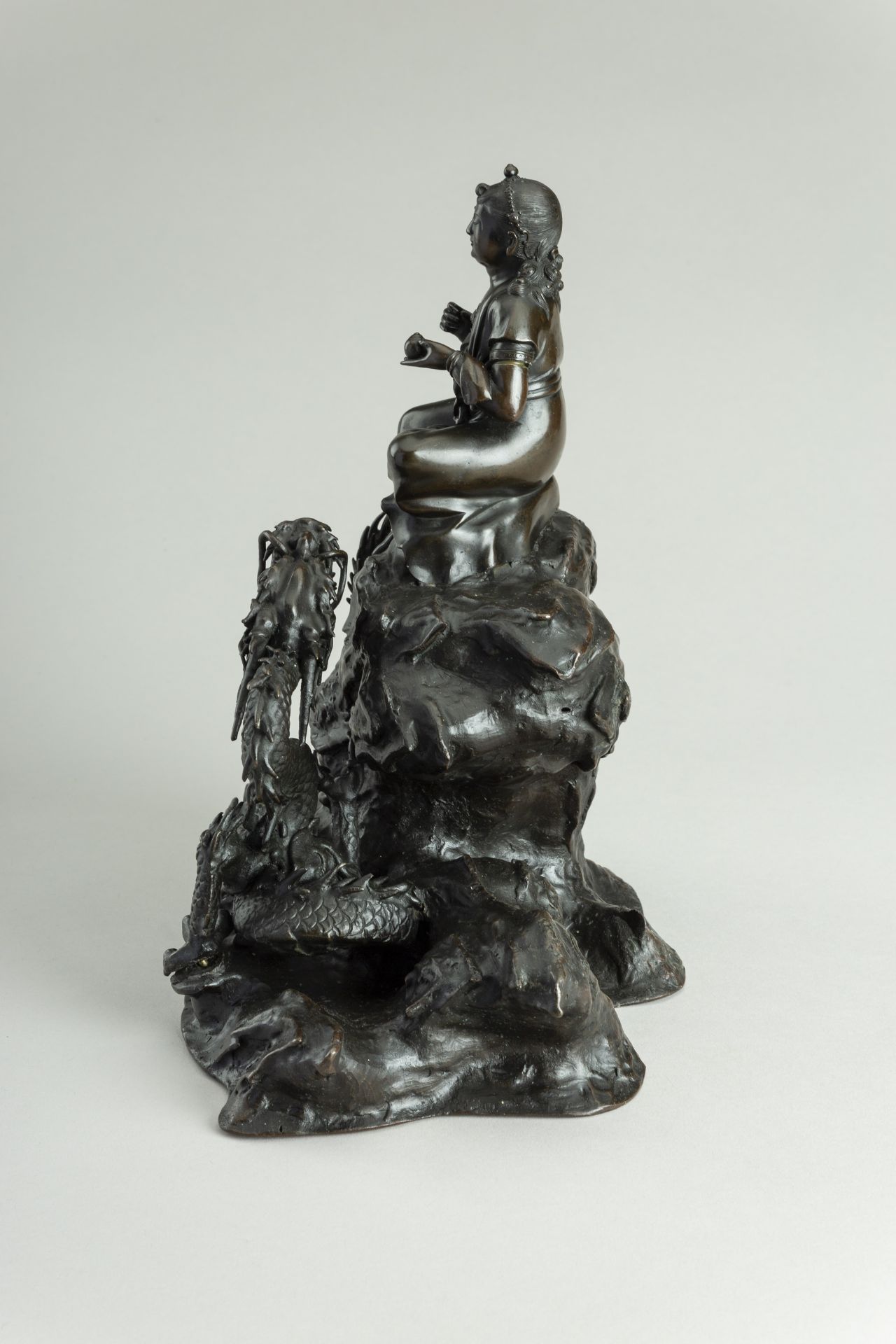 A FINE BRONZE FIGURE OF BENTEN WITH DRAGON, MEIJI - Bild 8 aus 13