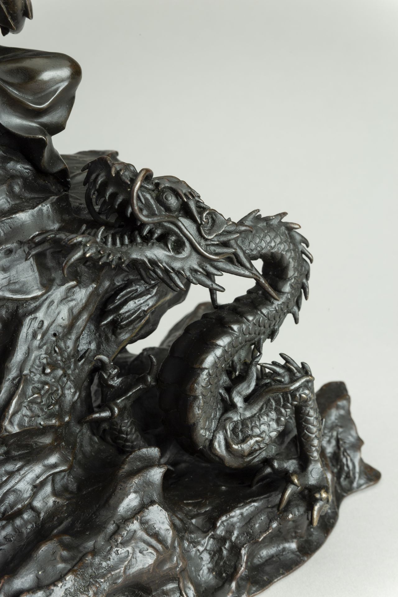 A FINE BRONZE FIGURE OF BENTEN WITH DRAGON, MEIJI - Bild 5 aus 13