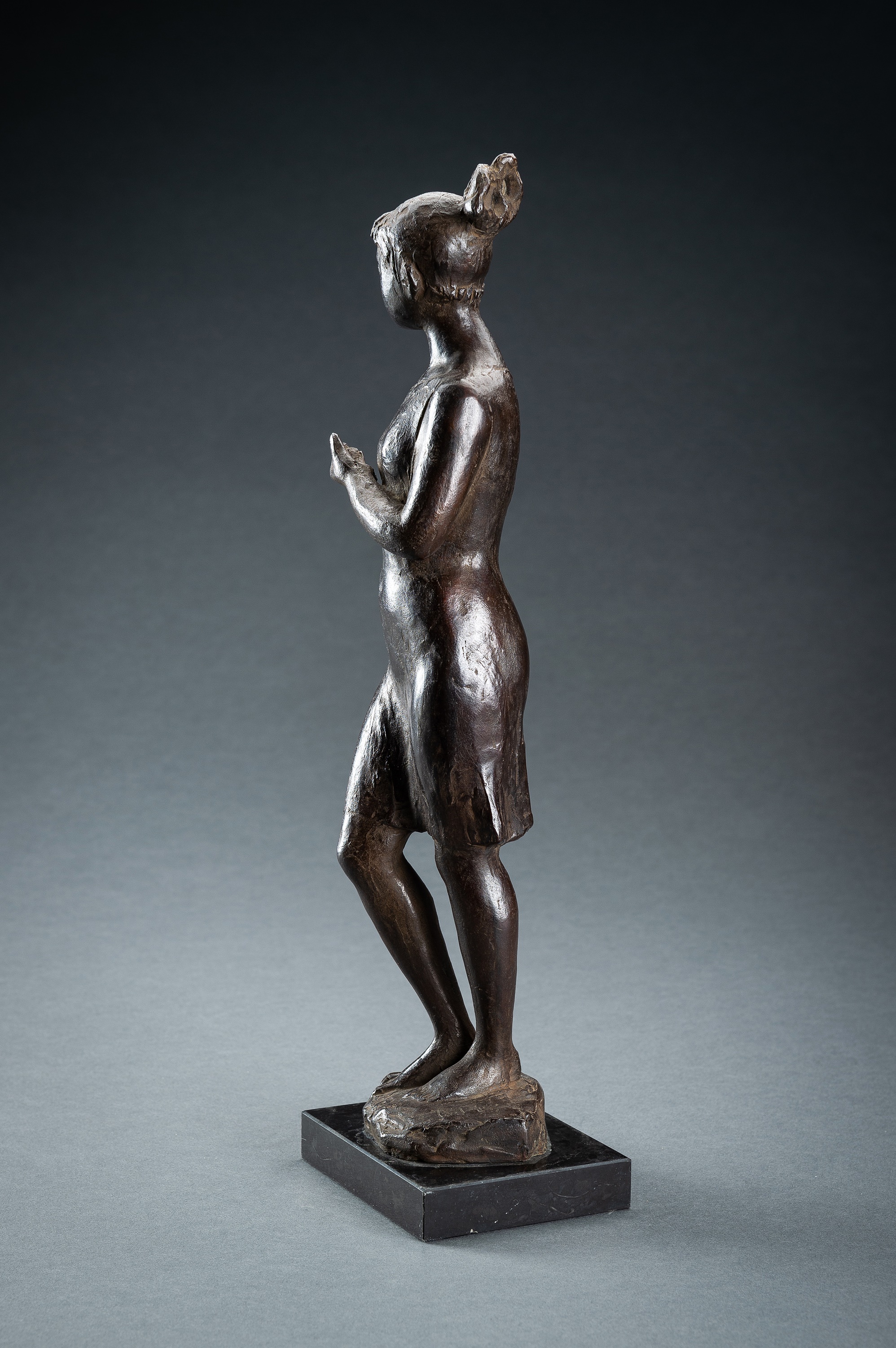 KATSUZO ENTSUBA: A MODERNIST BRONZE SCULPTURE OF A YOUNG GIRL - Image 7 of 14