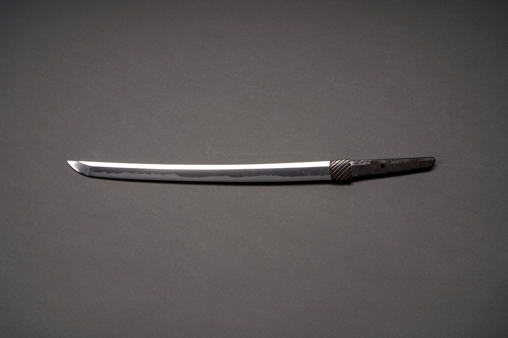 A SIGNED WAKIZASHI IN SHIRASAYA, KANEI ERA - Bild 3 aus 8