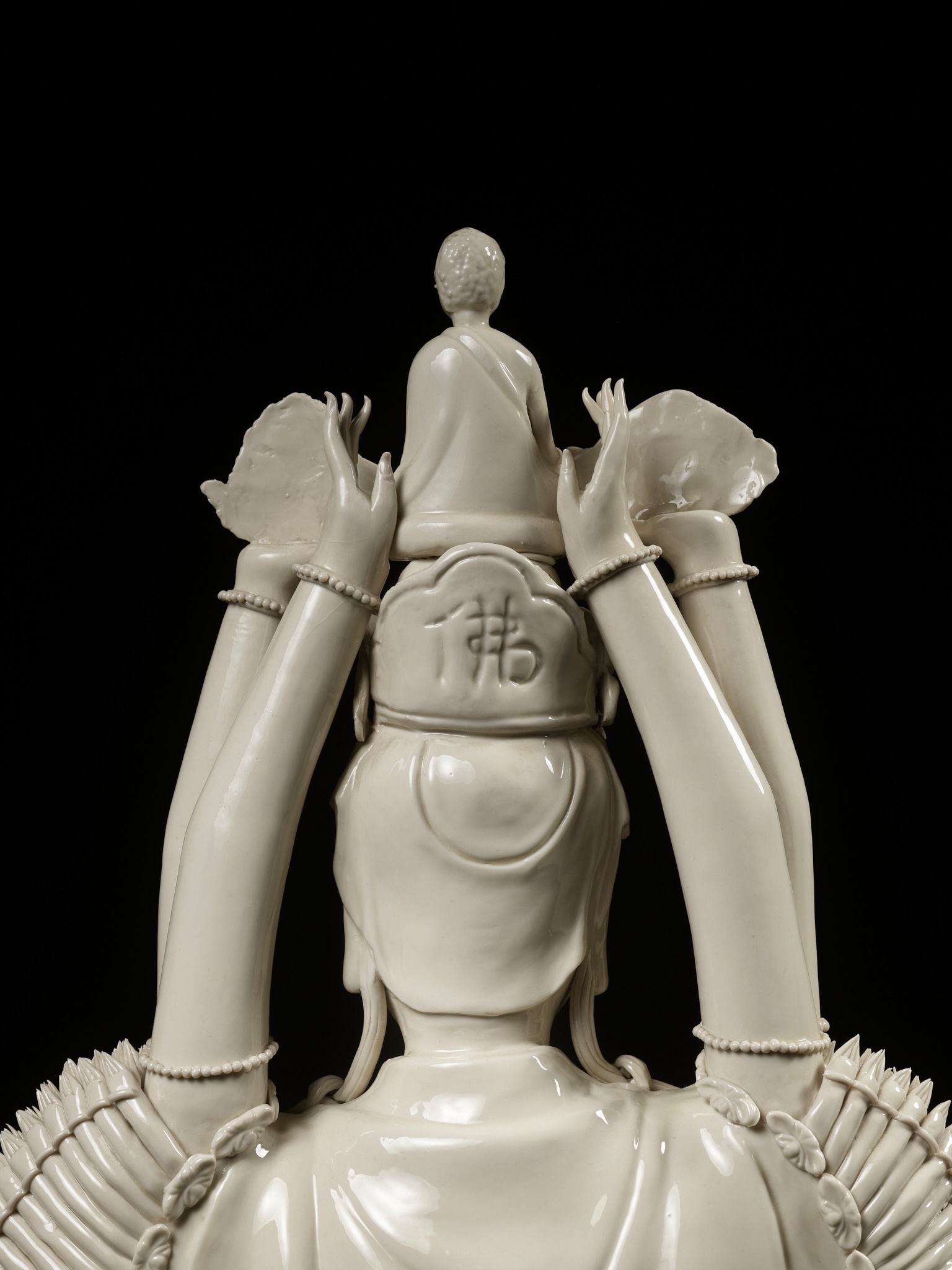 A LARGE DEHUA FIGURE OF THE THOUSAND-ARMED GUANYIN AND THE EIGHT IMMORTALS, LATE QING DYNASTY - Image 16 of 22