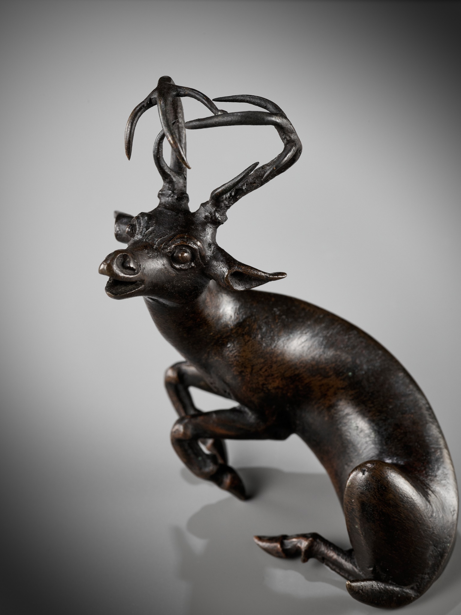 A BRONZE 'DEER' WATERDROPPER, LATE MING TO EARLY QING DYNASTY - Image 3 of 12
