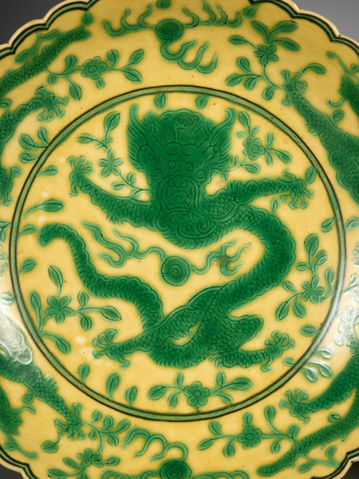 A PAIR OF YELLOW-GROUND AND GREEN-ENAMELLED 'DRAGON' DISHES, QIANLONG MARK AND OF THE PERIOD - Image 3 of 18