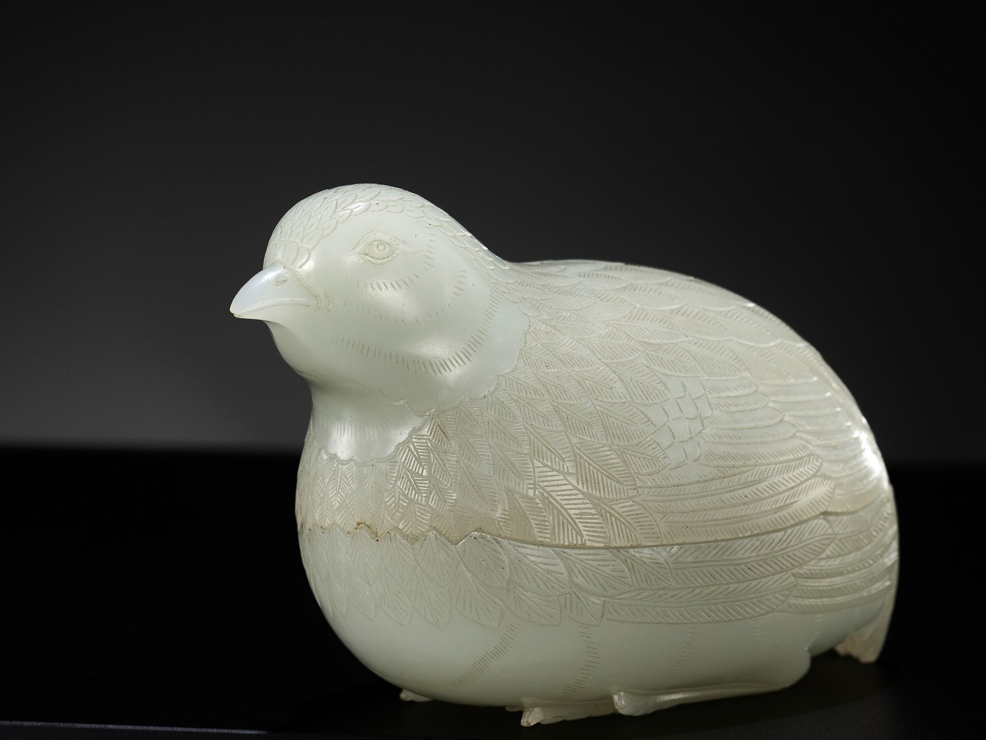 AN EXCEPTIONAL PAIR OF WHITE JADE 'QUAIL' BOXES AND COVERS, QIANLONG PERIOD, 1736-1795 - Bild 6 aus 20
