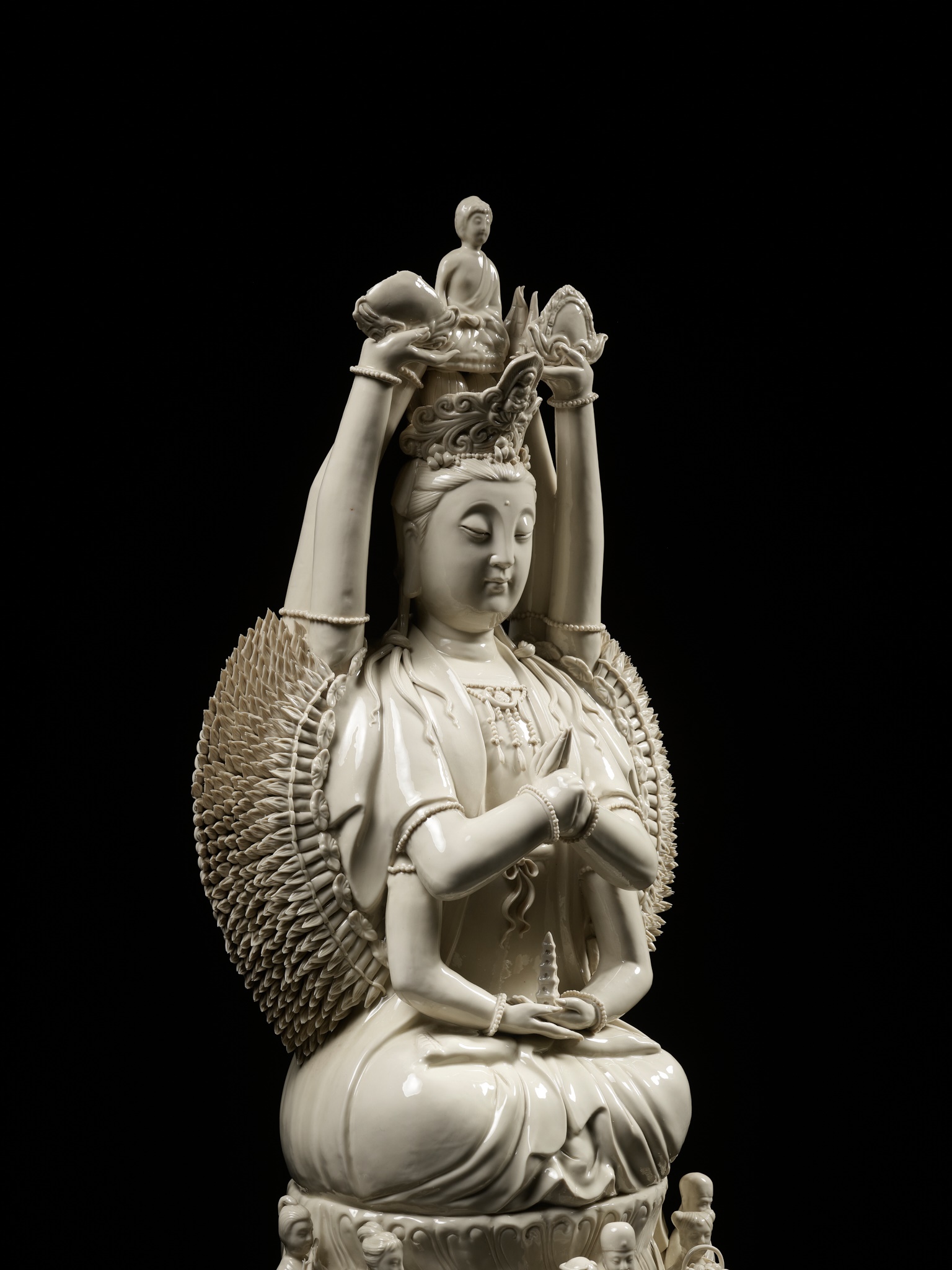 A LARGE DEHUA FIGURE OF THE THOUSAND-ARMED GUANYIN AND THE EIGHT IMMORTALS, LATE QING DYNASTY - Image 21 of 22