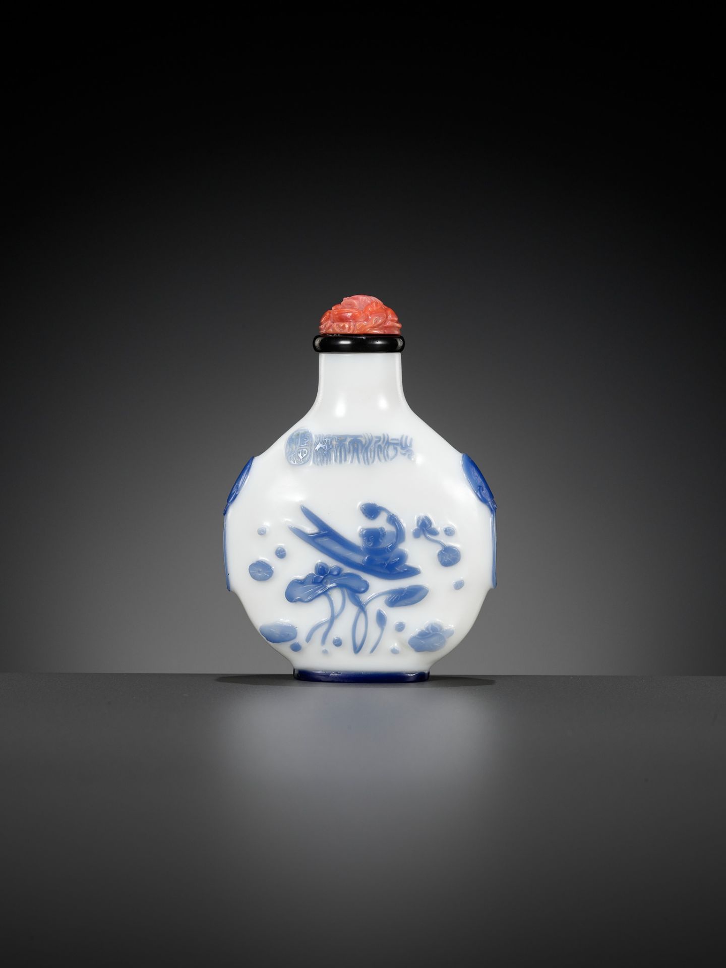 AN INSCRIBED SAPPHIRE-BLUE OVERLAY GLASS SNUFF BOTTLE, YANGZHOU SCHOOL, CHINA, 1800-1880 - Bild 12 aus 20