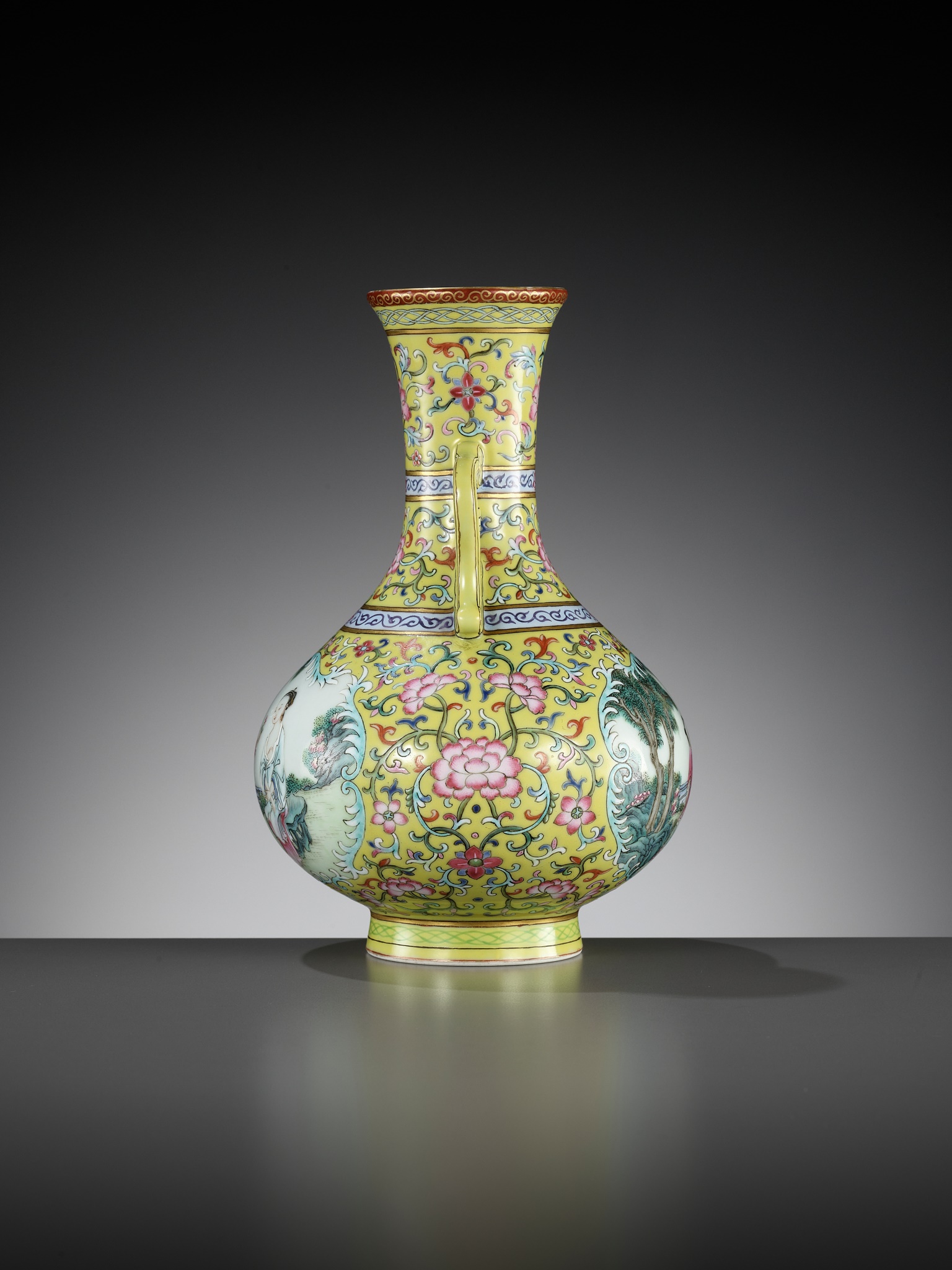 A MAGNIFICENT IMPERIAL-YELLOW GROUND FAMILLE ROSE 'LADY AND CHILD' VASE, QING DYNASTY - Image 8 of 14