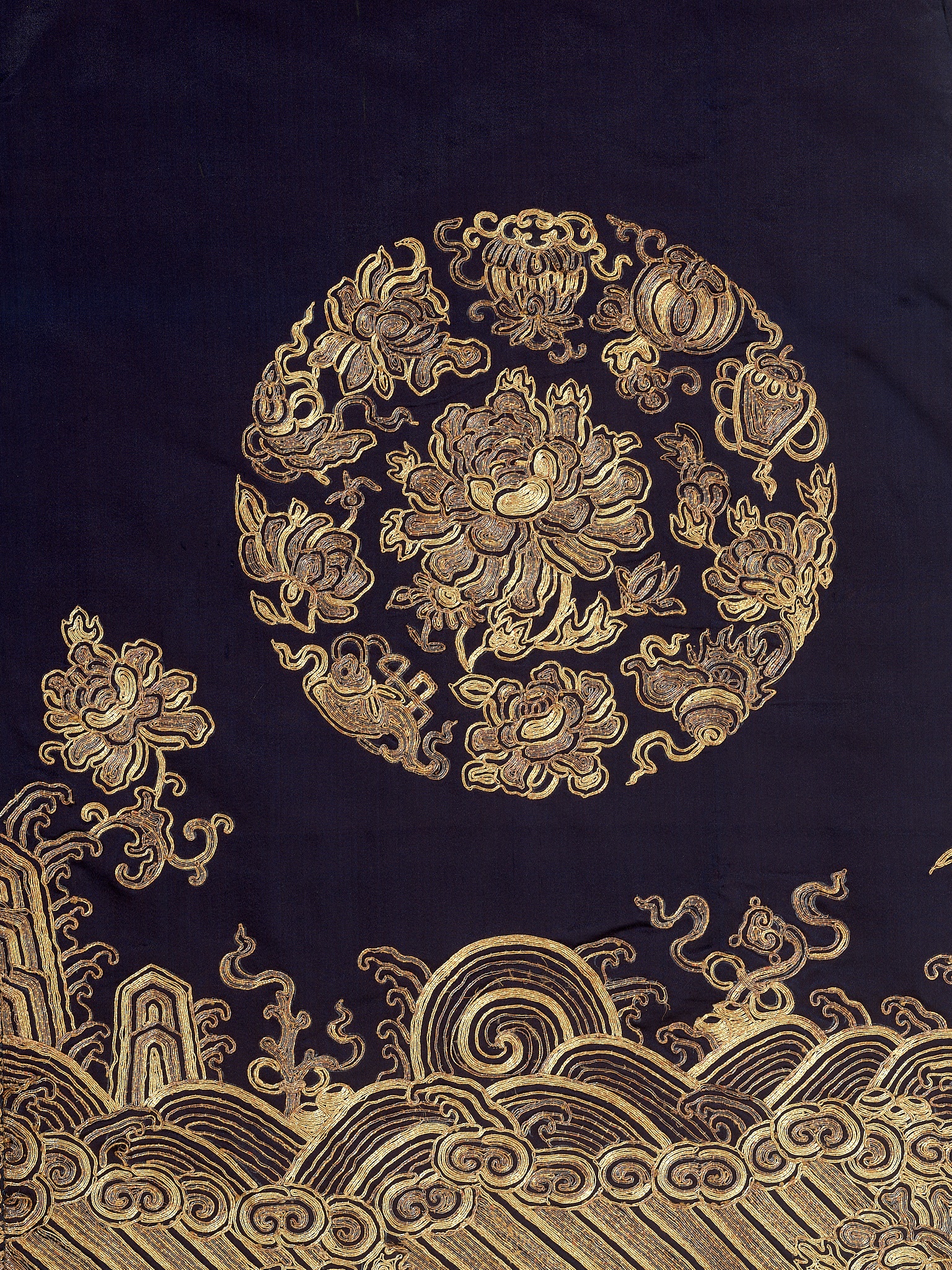 A WOMAN'S SILVER AND GOLD-EMBROIDERED SILK ROUNDEL ROBE, 19TH CENTURY - Image 11 of 14