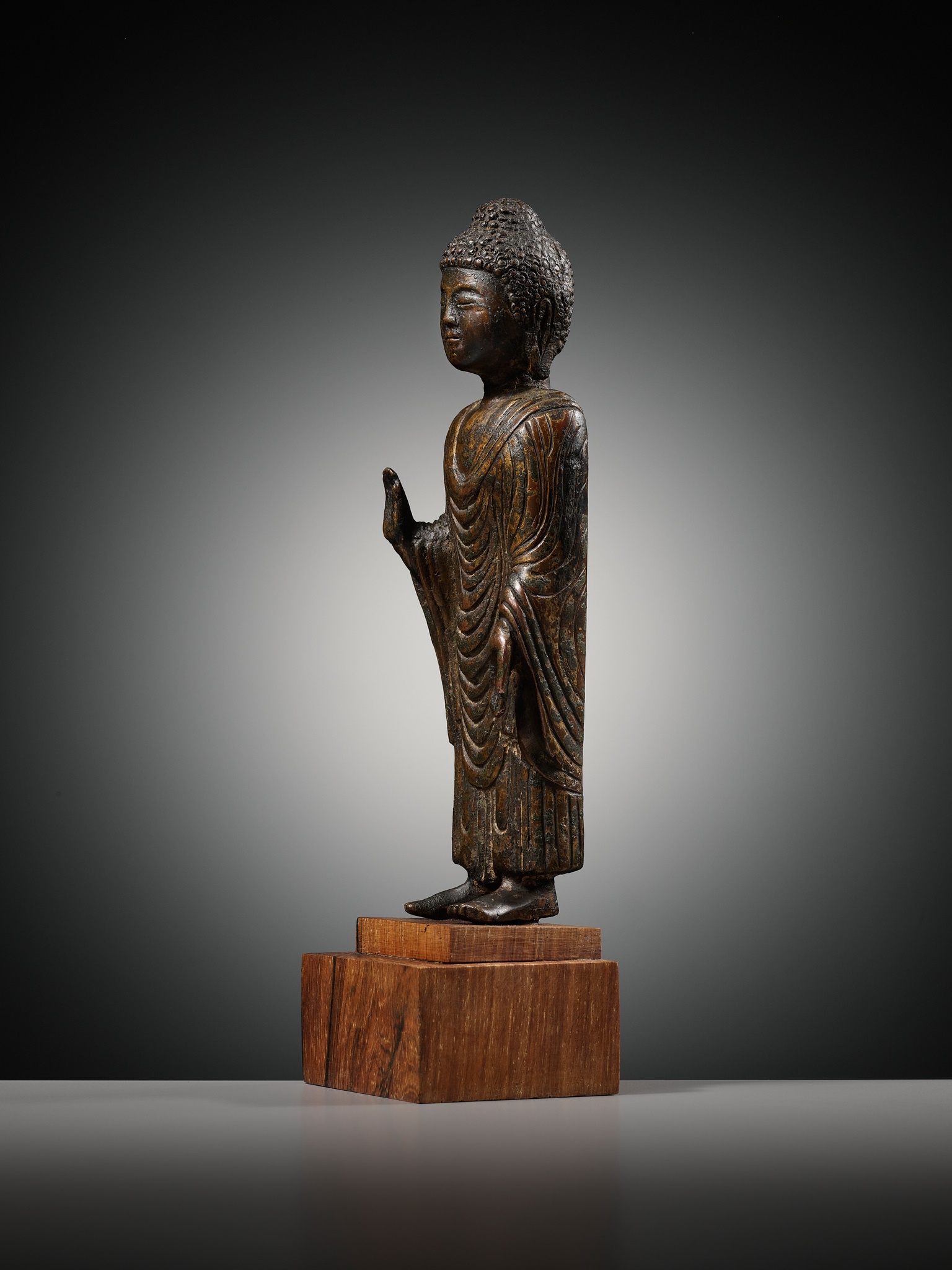A GILT-BRONZE STANDING FIGURE OF BUDDHA, UNIFIED SILLA DYNASTY, KOREA, 8TH - 9TH CENTURY - Image 8 of 12