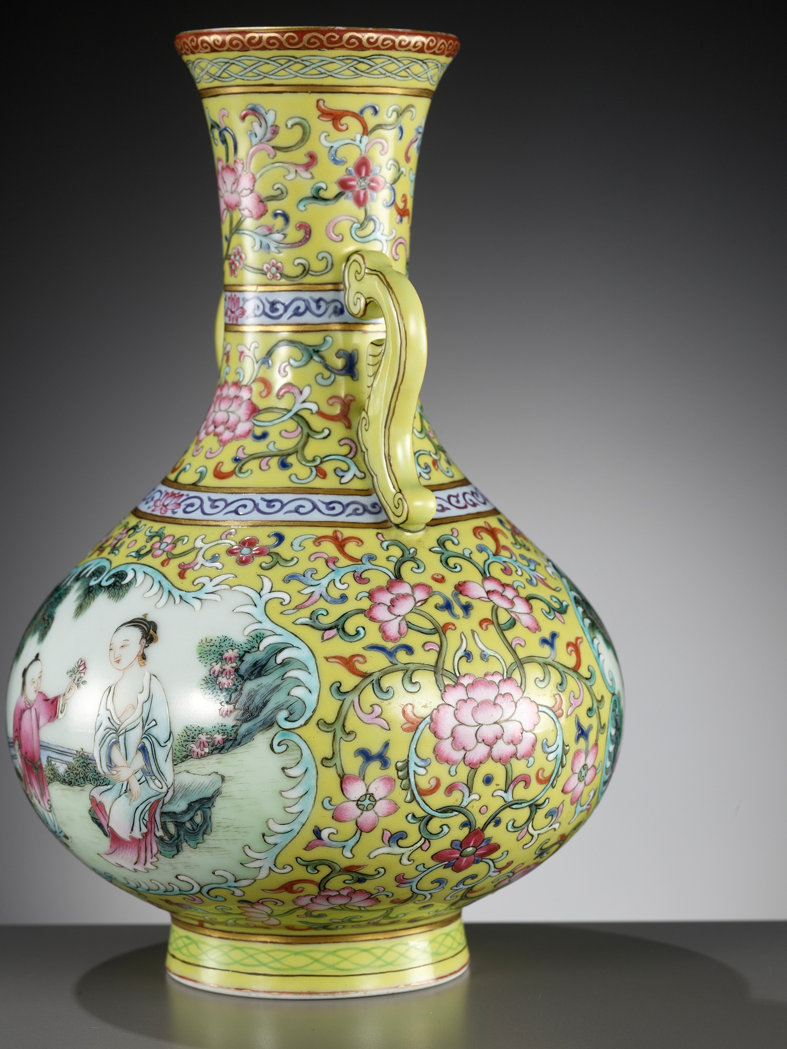 A MAGNIFICENT IMPERIAL-YELLOW GROUND FAMILLE ROSE 'LADY AND CHILD' VASE, QING DYNASTY - Image 3 of 14