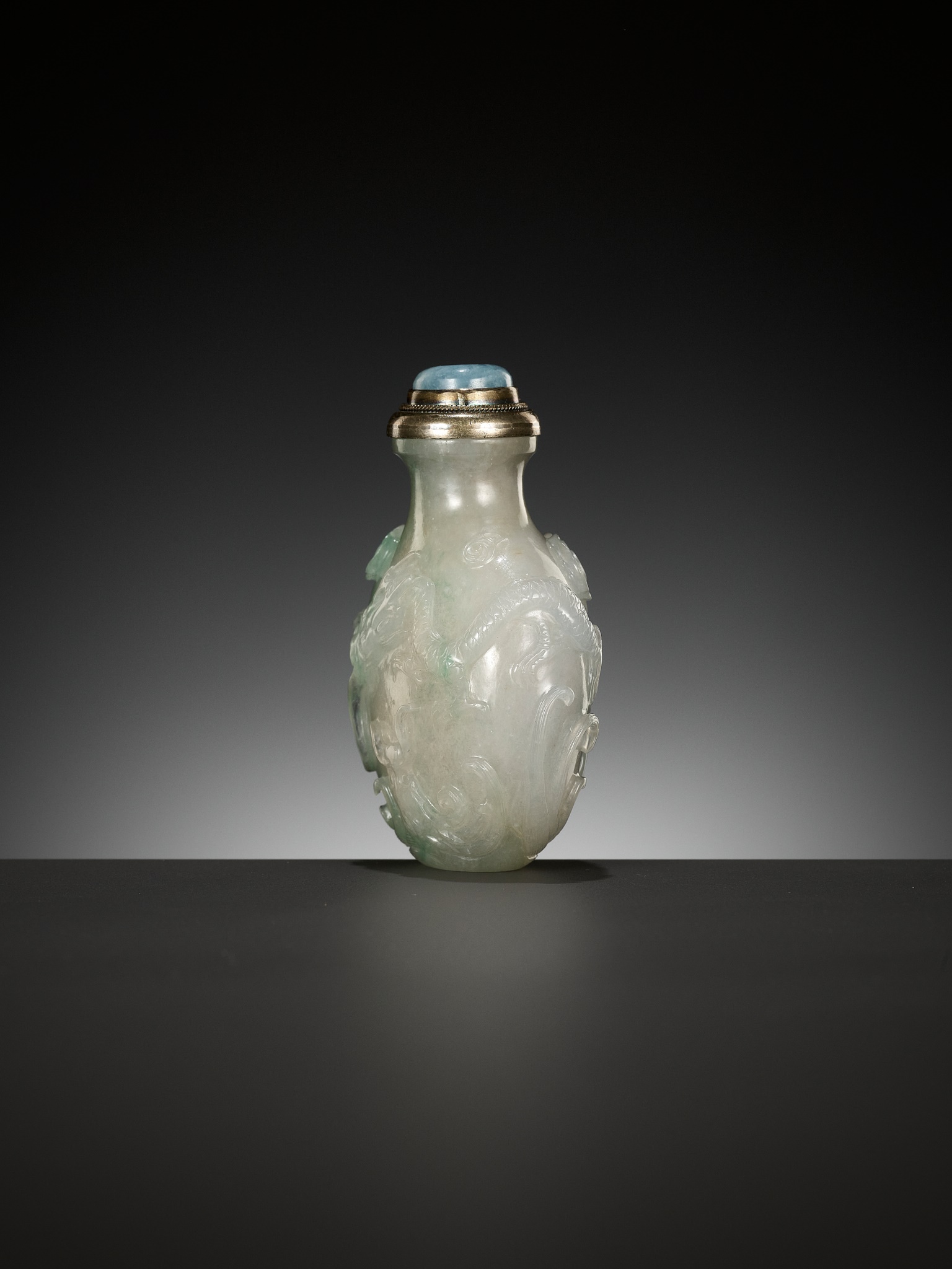 A JADEITE SNUFF BOTTLE DEPICTING A CARP TRANSFORMING INTO A DRAGON, CHINA, 1770-1850 - Image 10 of 15