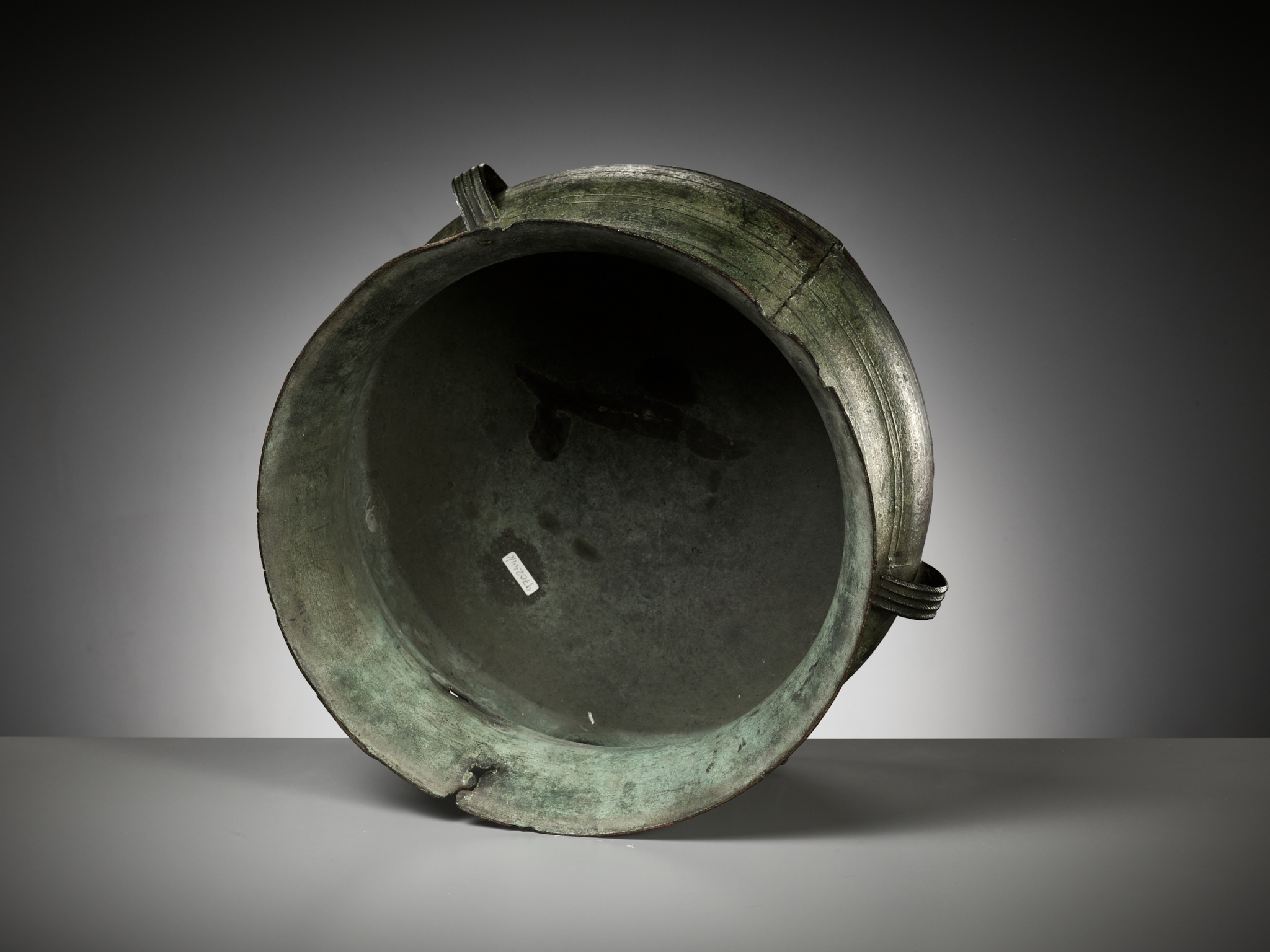 A LARGE AND HEAVY BRONZE RAIN DRUM, DONG SON CULTURE - Image 13 of 13