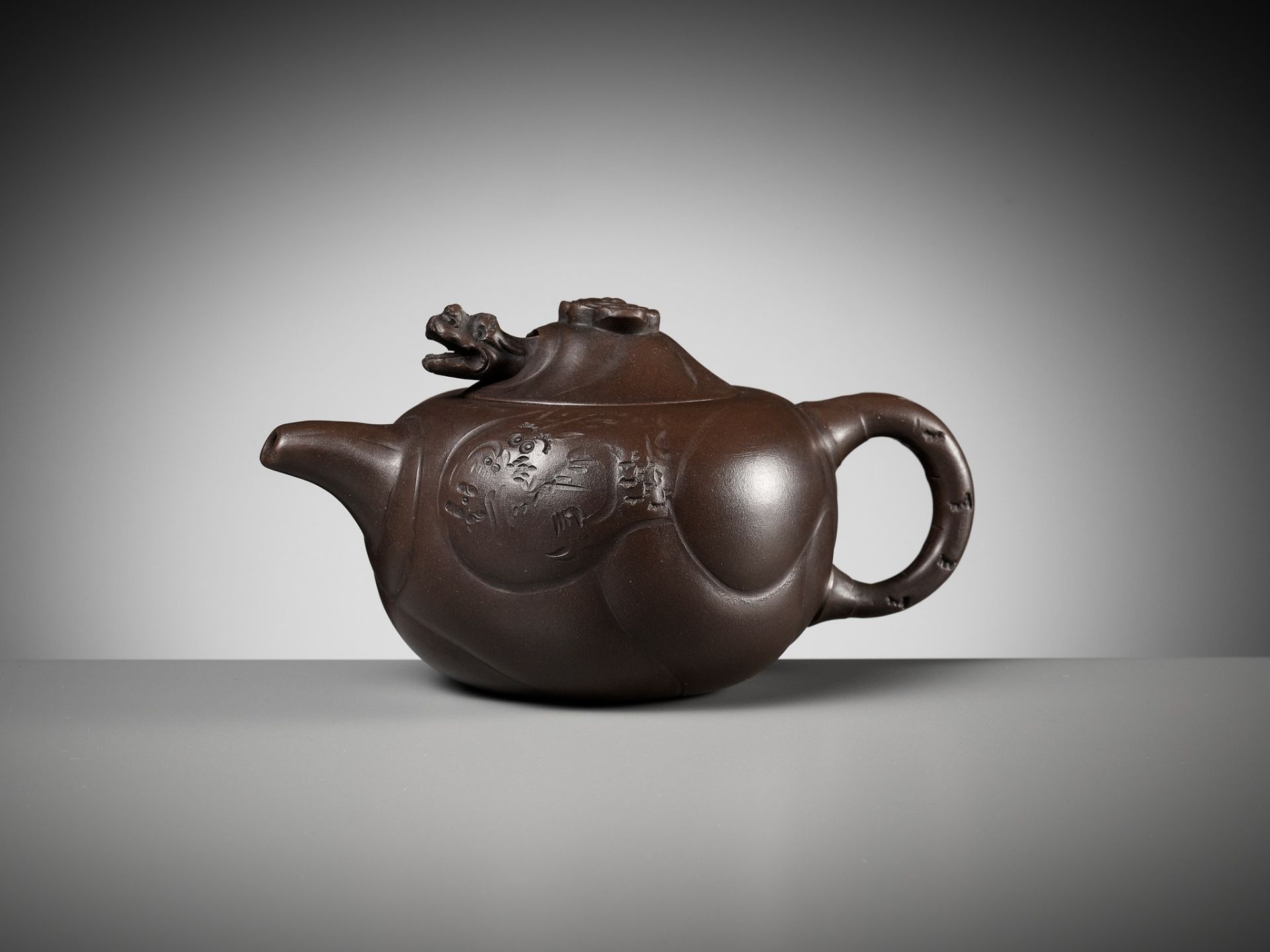 A YIXING STONEWARE 'DRAGON AND CARP' TEAPOT AND COVER, BY WANG YUYING, REPUBLIC PERIOD - Image 8 of 15