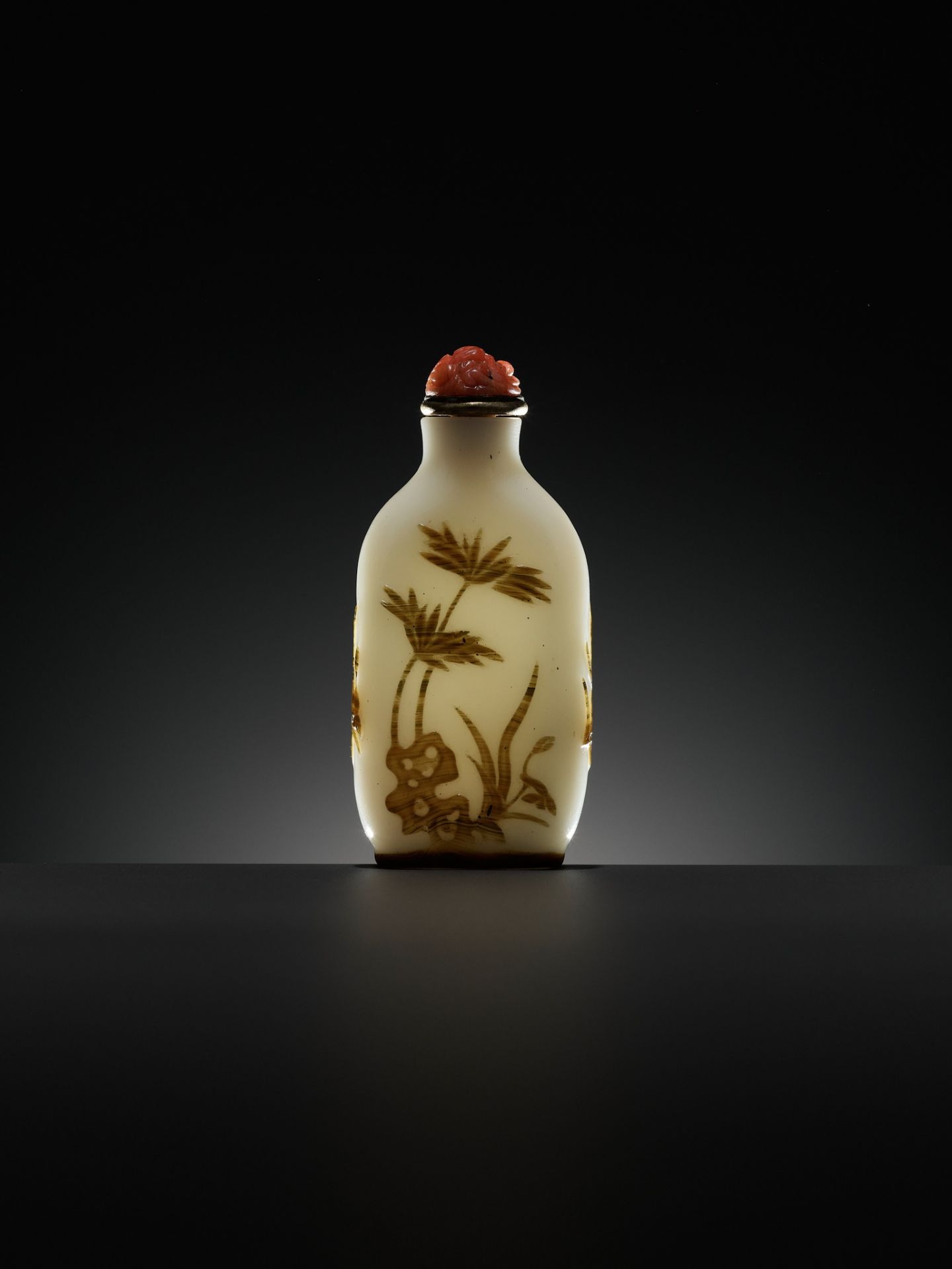 AN INSCRIBED OVERLAY GLASS ‘CAT AND BUTTERFLY’ SNUFF BOTTLE, BY WANG SU, YANGZHOU SCHOOL, 1820-1840 - Image 6 of 19