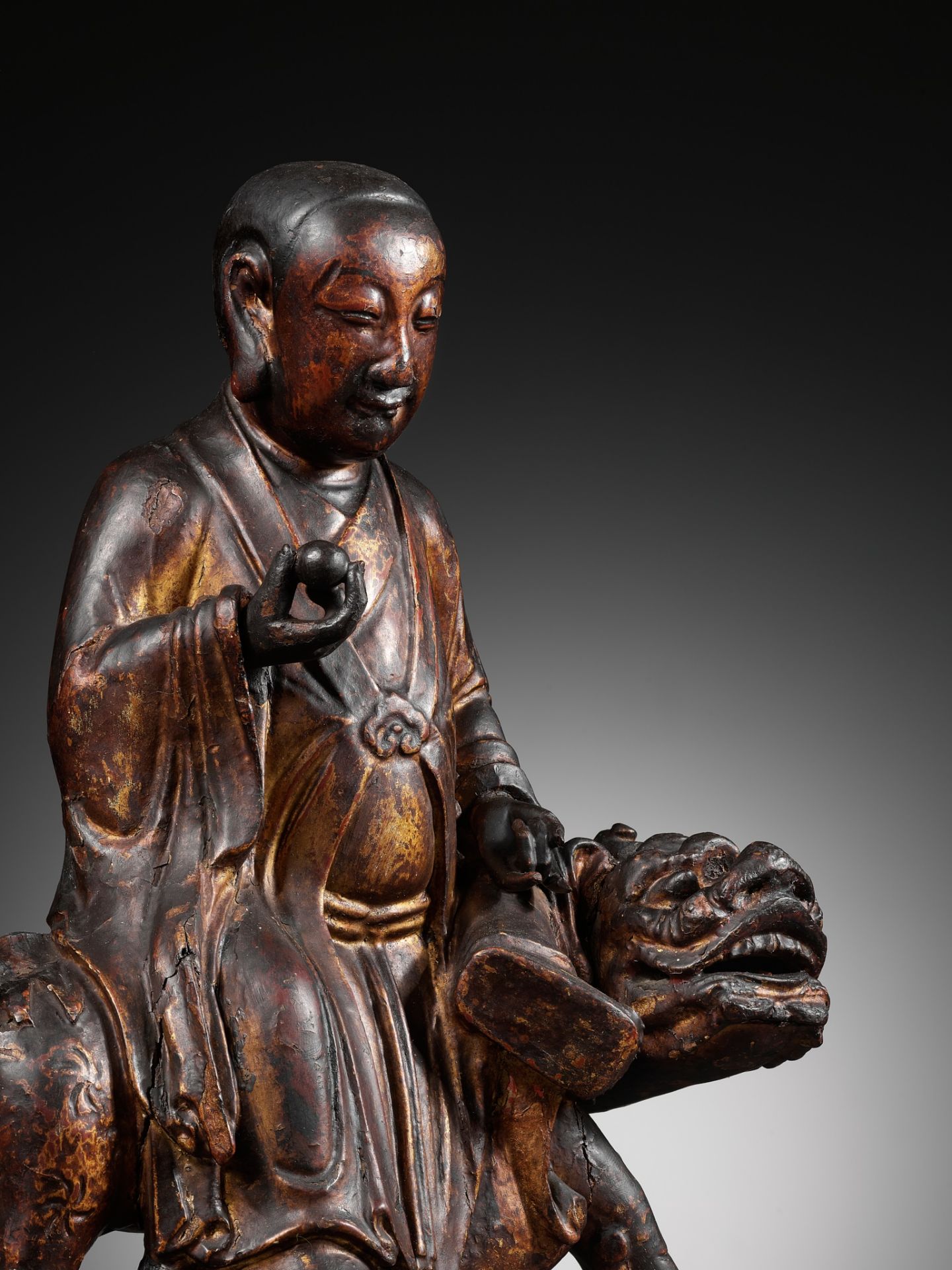 A GILT-LACQUERED WOOD FIGURE OF VIJRAPUTRA, YUAN-MING DYNASTY - Image 3 of 12