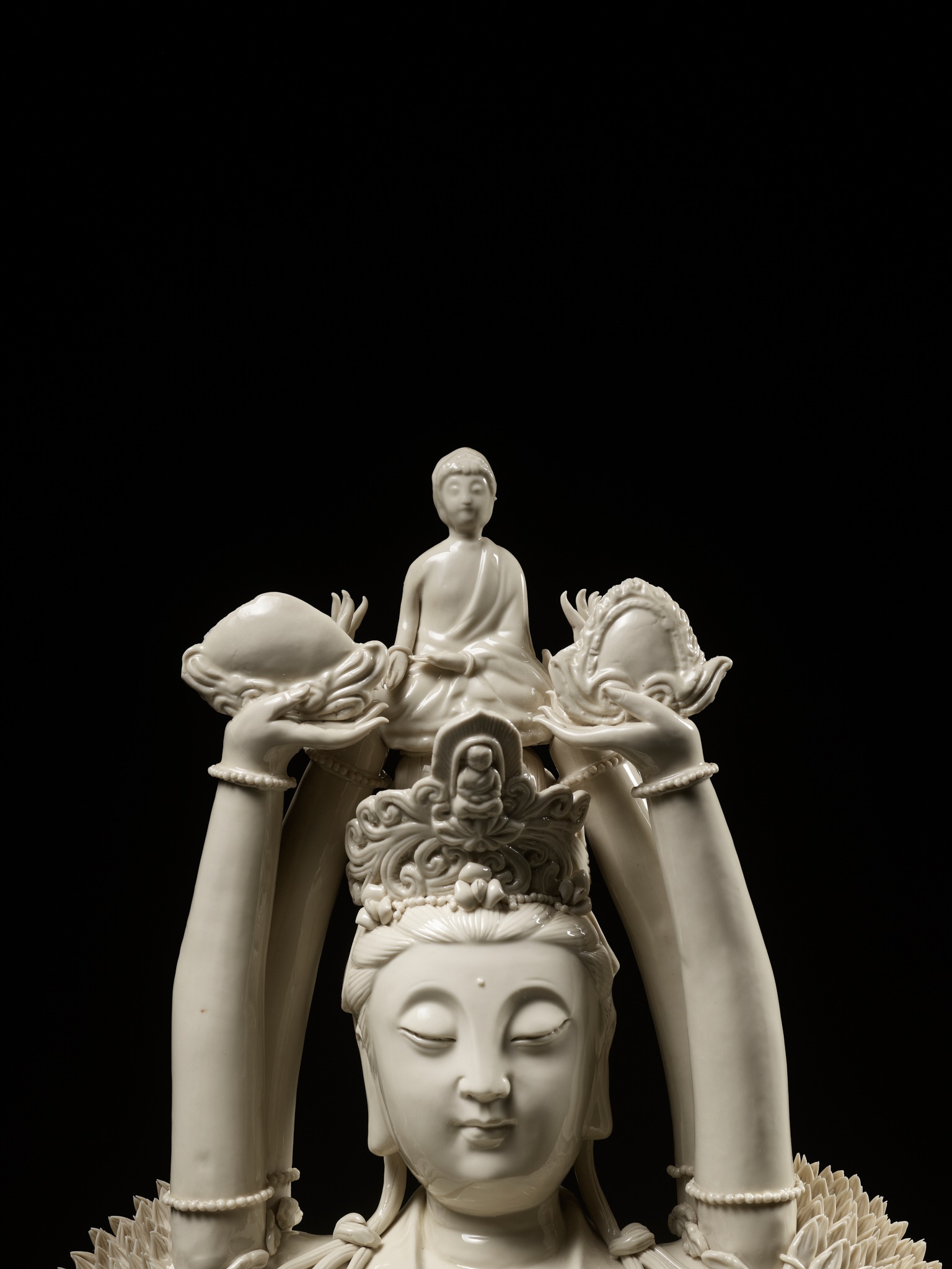 A LARGE DEHUA FIGURE OF THE THOUSAND-ARMED GUANYIN AND THE EIGHT IMMORTALS, LATE QING DYNASTY - Image 3 of 22