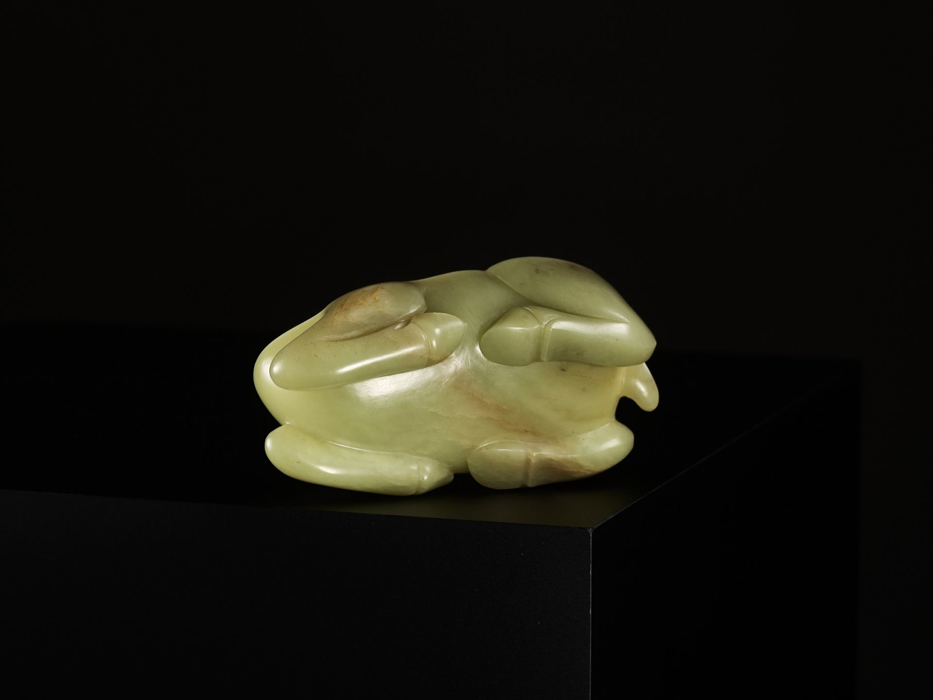 A CARVED CELADON JADE BOX AND COVER IN THE FORM OF A RAM, QING DYNASTY - Bild 13 aus 15