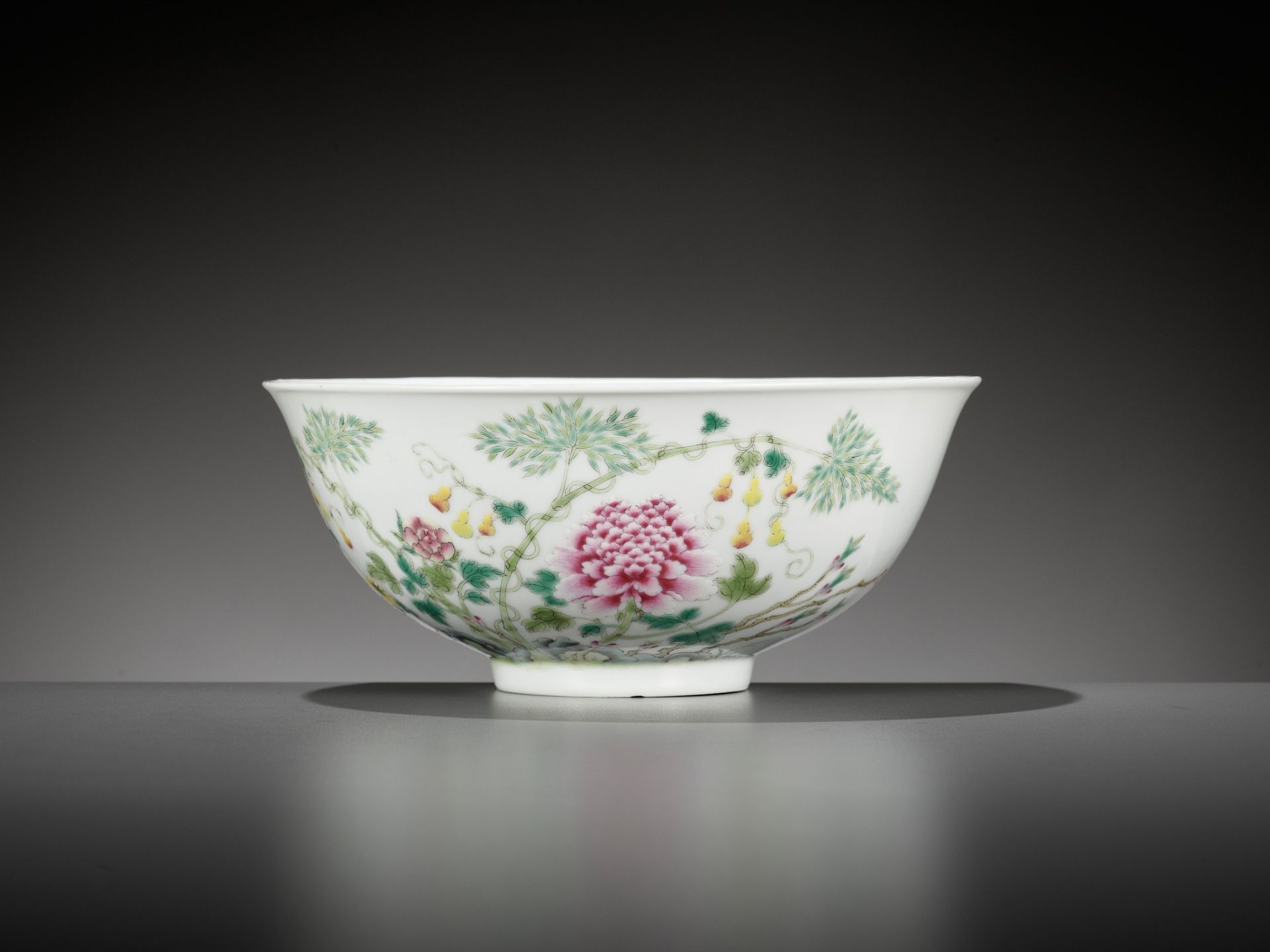 A LARGE FAMILLE-ROSE 'FLORAL' BOWL, GUANGXU MARK AND PERIOD - Image 8 of 12