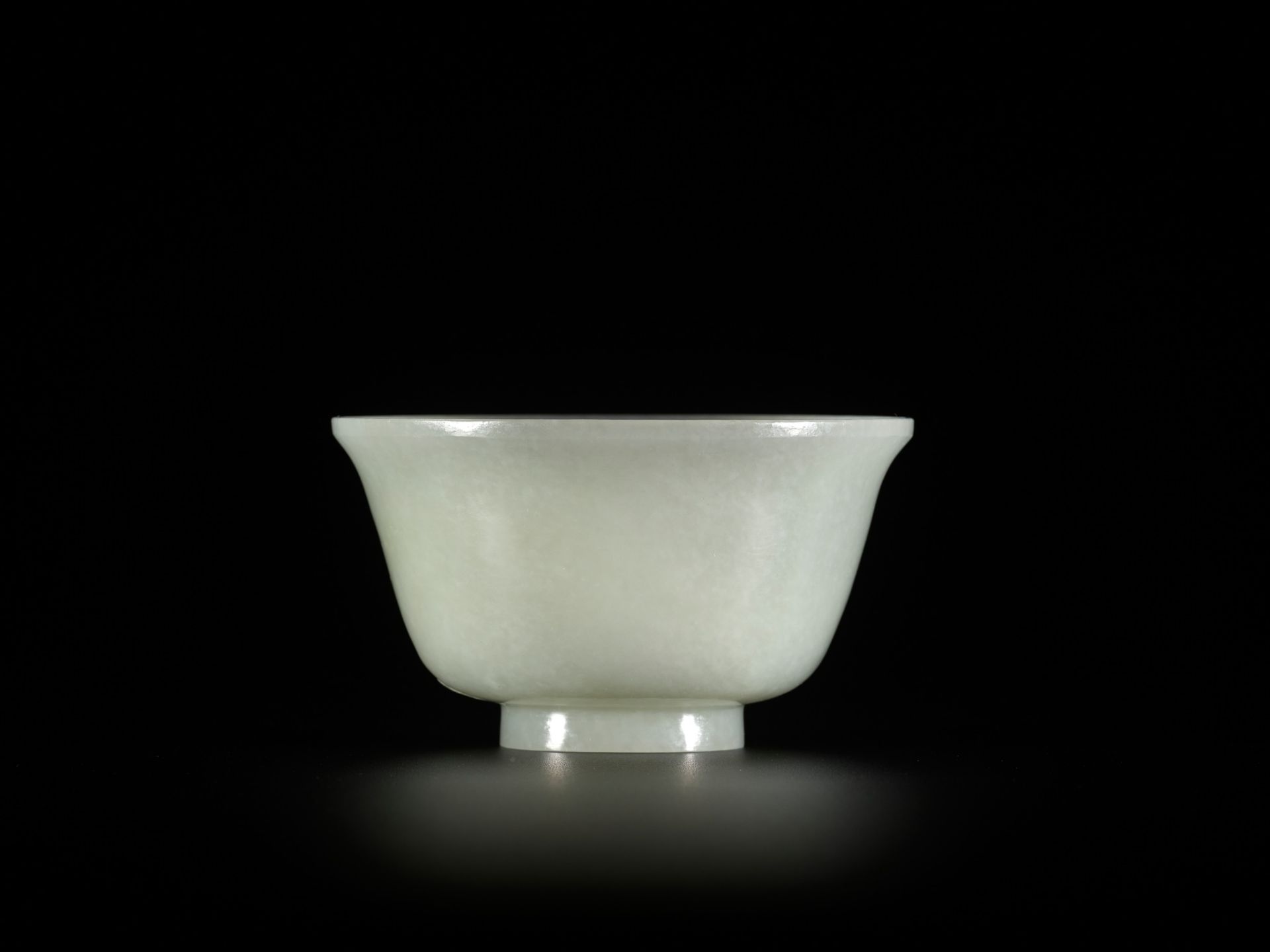 AN INSCRIBED AND TRANSLUCENT JADE 'ORCHIDS' BOWL, CHINA, 18th CENTURY - Bild 6 aus 18