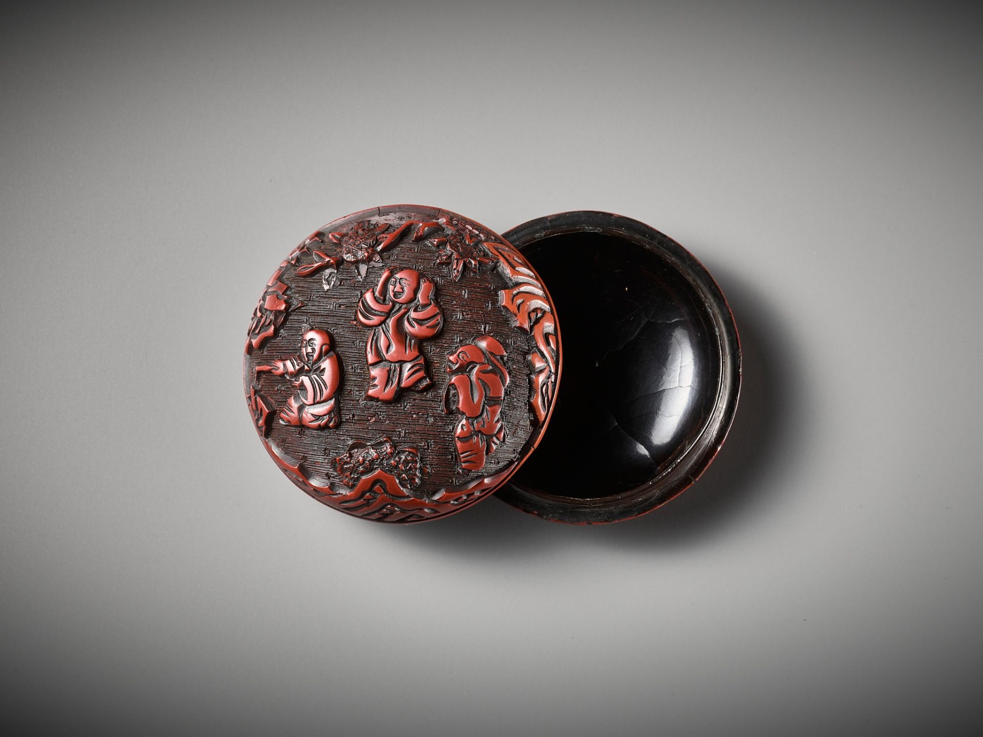 A CINNABAR LACQUER 'PLAYING BOYS' SEAL PASTE BOX AND COVER, MING DYNASTY - Image 9 of 11