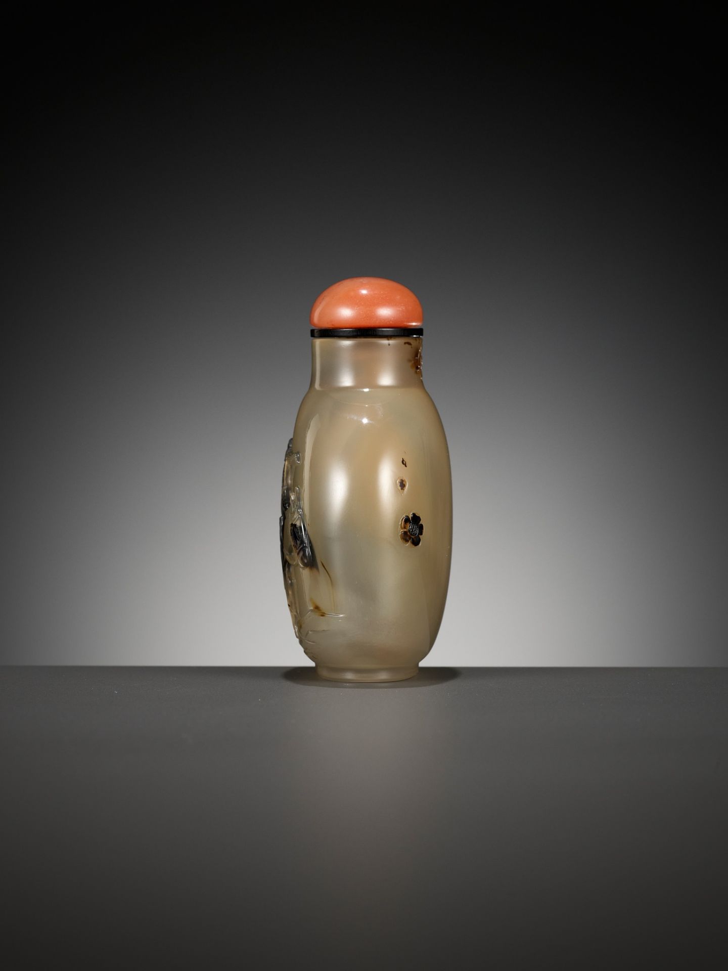 A CAMEO AGATE SNUFF BOTTLE,ATTRIBUTED TO THE CAMEO INK-PLAY MASTER,OFFICIAL SCHOOL,POSSIBLY IMPERIAL - Bild 9 aus 15