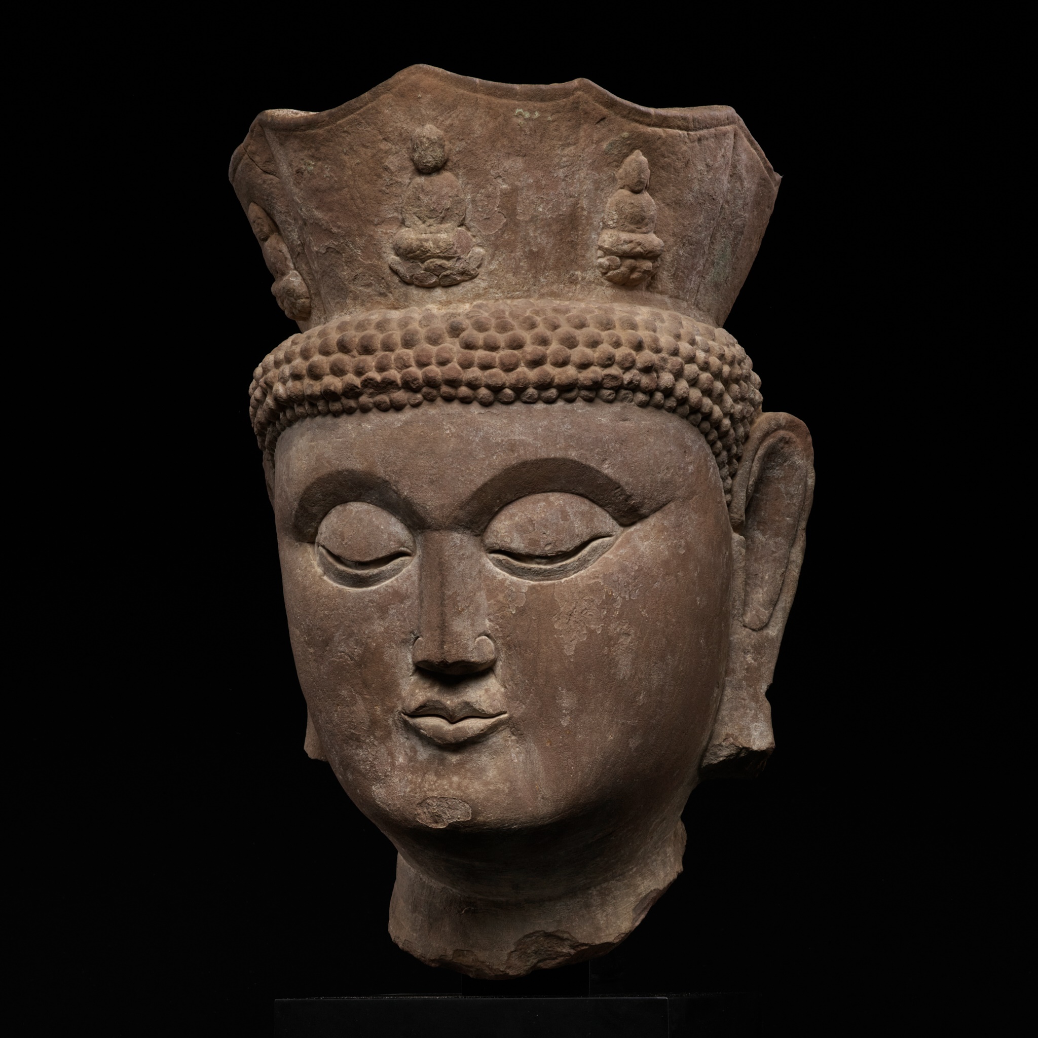 A MONUMENTAL HEAD OF VAIROCANA, THE PRIMORDIAL BUDDHA, CIRCA 500-800 AD