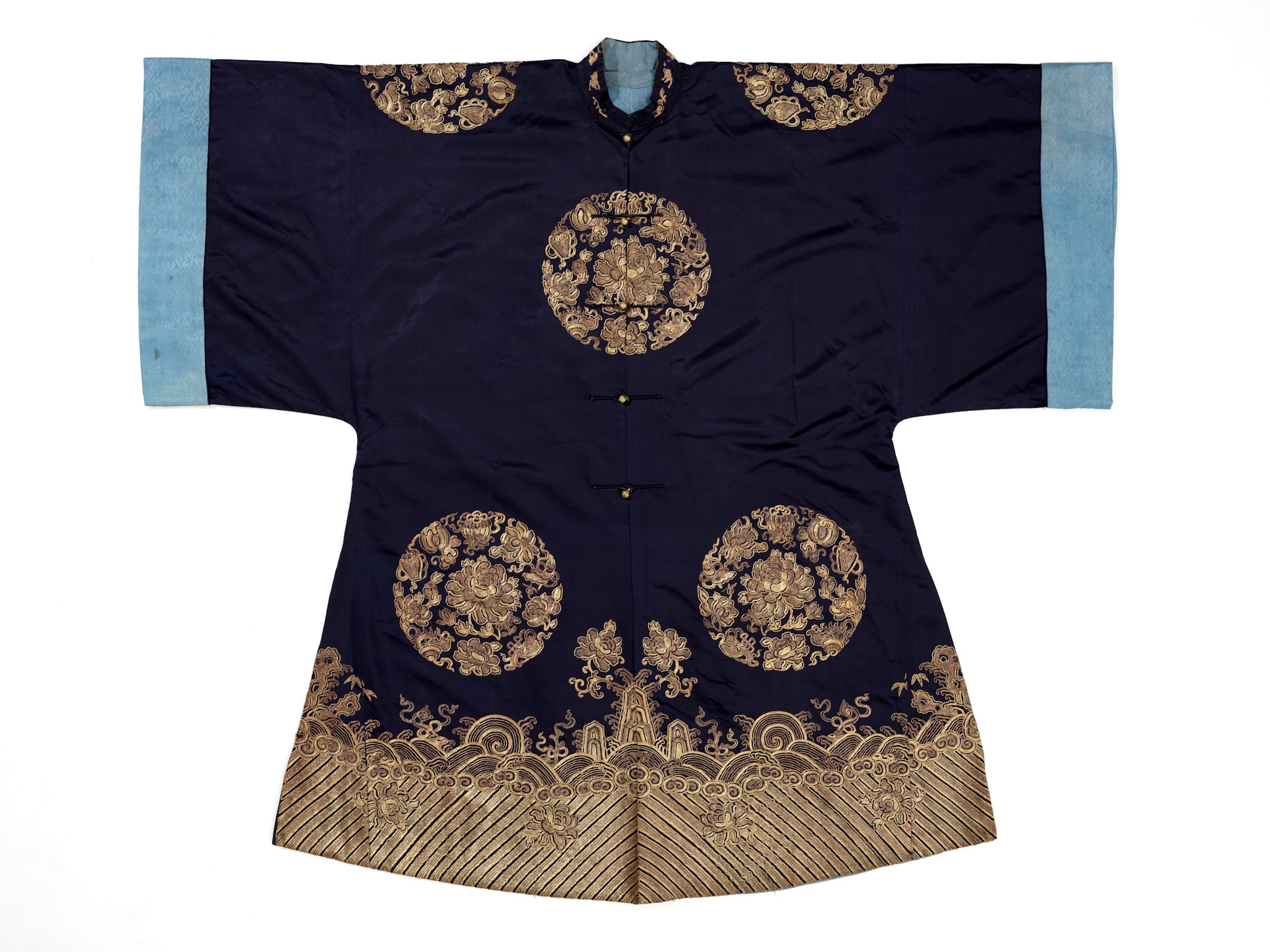 A WOMAN'S SILVER AND GOLD-EMBROIDERED SILK ROUNDEL ROBE, 19TH CENTURY - Image 13 of 14