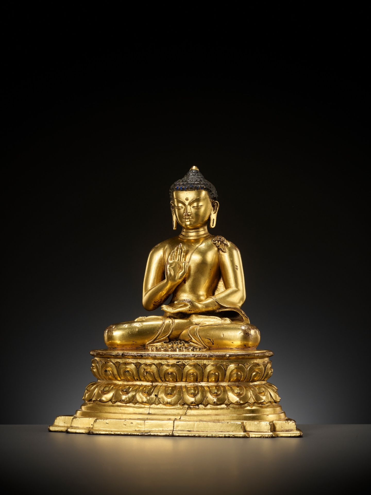 A GILT COPPER ALLOY FIGURE OF AMOGHASIDDHI, POSSIBLY DENSATIL, TIBET, 14TH-15TH CENTURY - Image 8 of 22