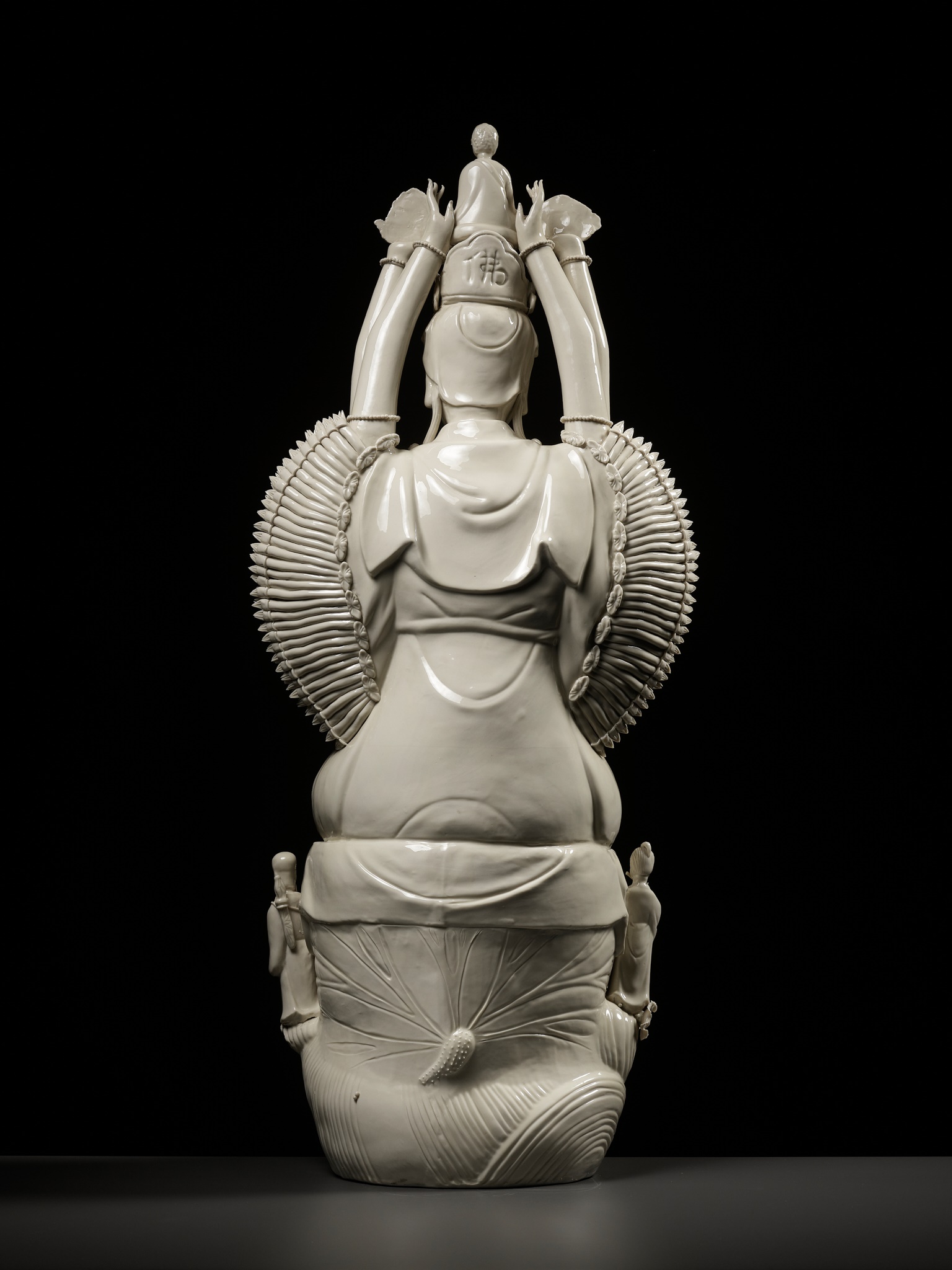 A LARGE DEHUA FIGURE OF THE THOUSAND-ARMED GUANYIN AND THE EIGHT IMMORTALS, LATE QING DYNASTY - Image 15 of 22