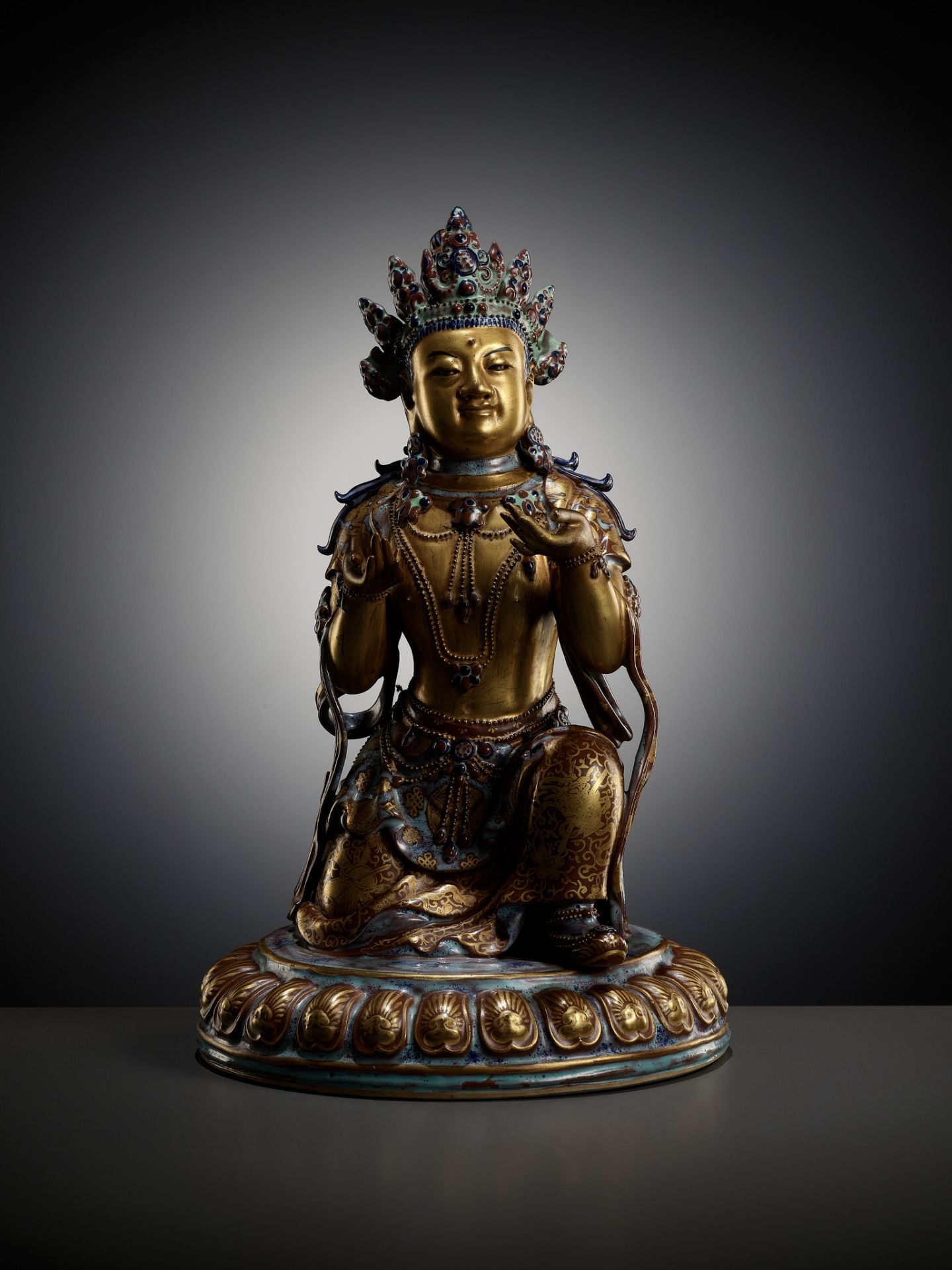 A ROBIN'S-EGG-GLAZED AND GILT PORCELAIN FIGURE OF A BODHISATTVA, QIANLONG TO JIAQING PERIOD - Image 19 of 23
