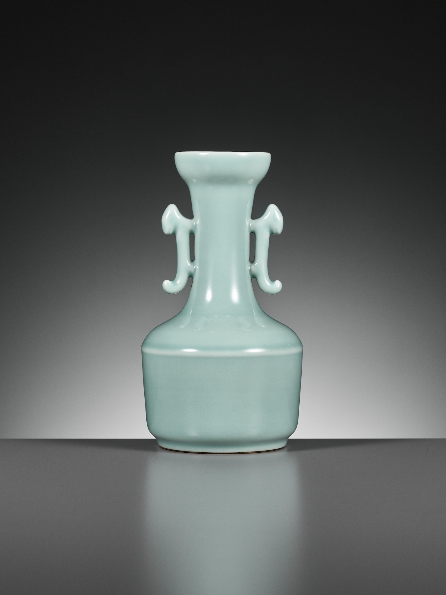 A RU-TYPE MALLET VASE, YONGZHENG MARK AND PERIOD - Image 3 of 19