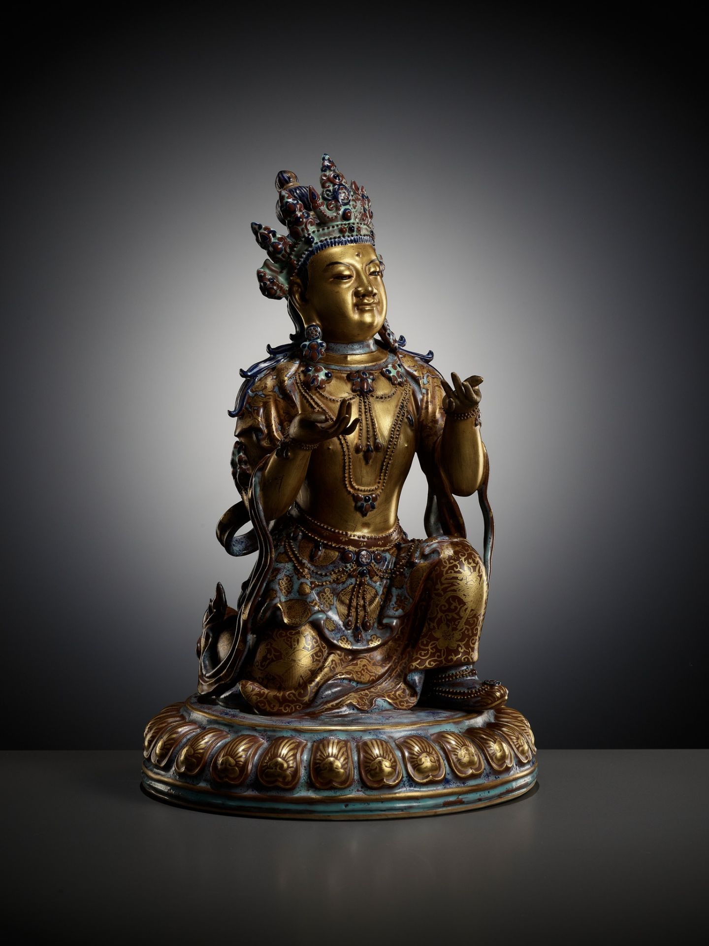 A ROBIN'S-EGG-GLAZED AND GILT PORCELAIN FIGURE OF A BODHISATTVA, QIANLONG TO JIAQING PERIOD - Image 18 of 23