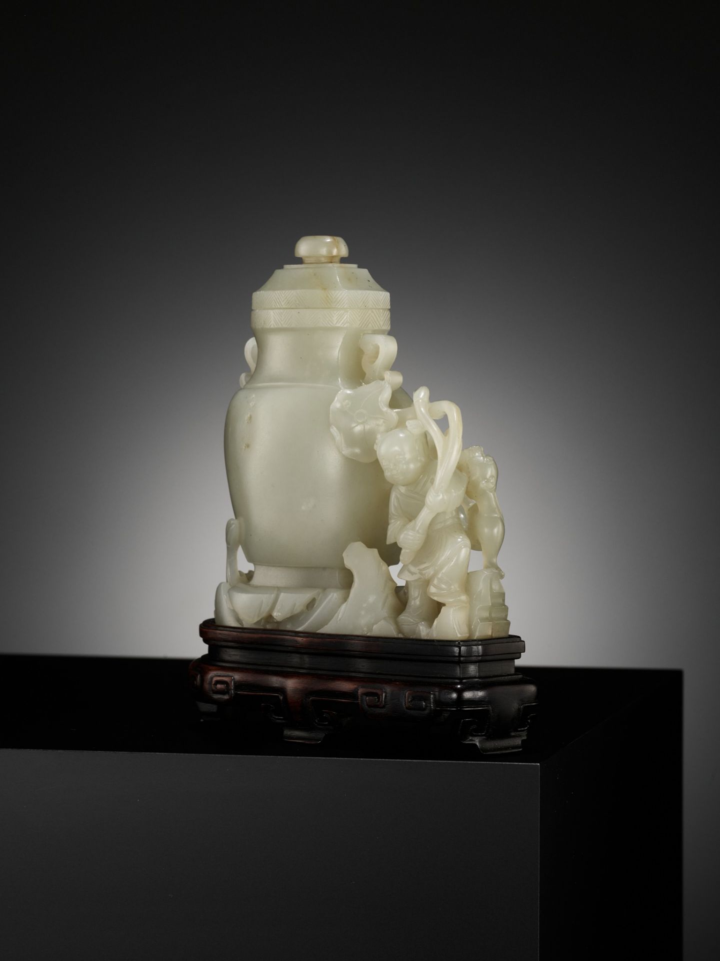 A CELADON JADE 'BOY AND CHILONG' VASE AND COVER, LATE QING TO REPUBLIC PERIOD - Image 6 of 12
