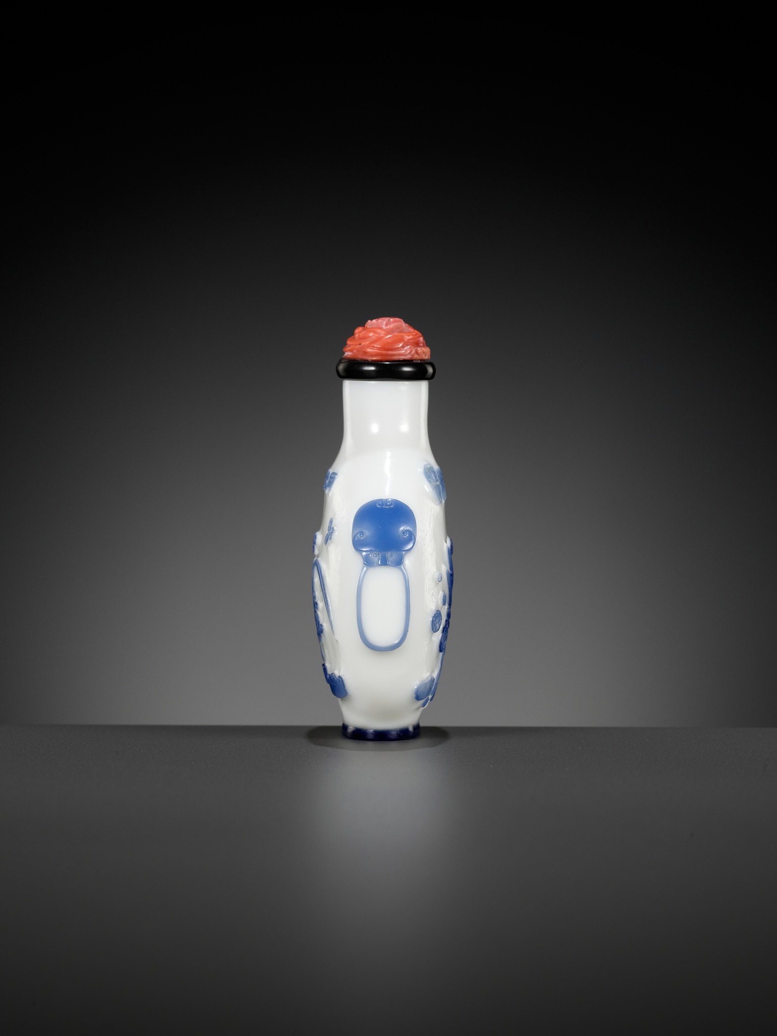 AN INSCRIBED SAPPHIRE-BLUE OVERLAY GLASS SNUFF BOTTLE, YANGZHOU SCHOOL, CHINA, 1800-1880 - Image 16 of 20