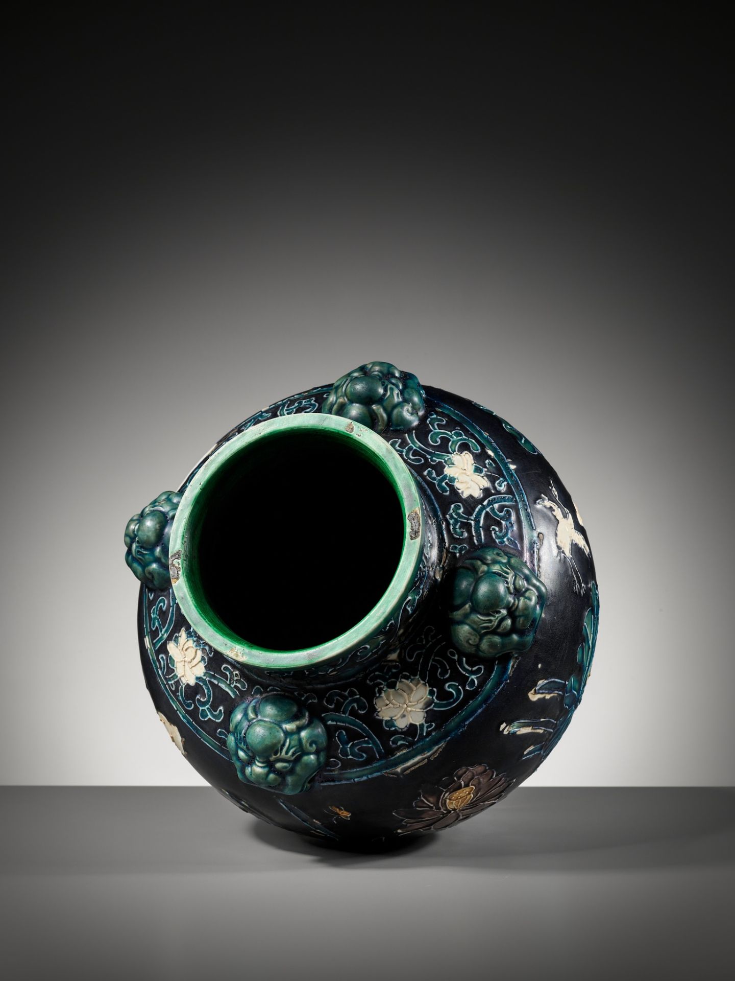 AN EARLY FAHUA-GLAZED 'LOTUS' JAR, GUAN, WITH FOUR LION-MASK HANDLES, MING DYNASTY - Image 13 of 14