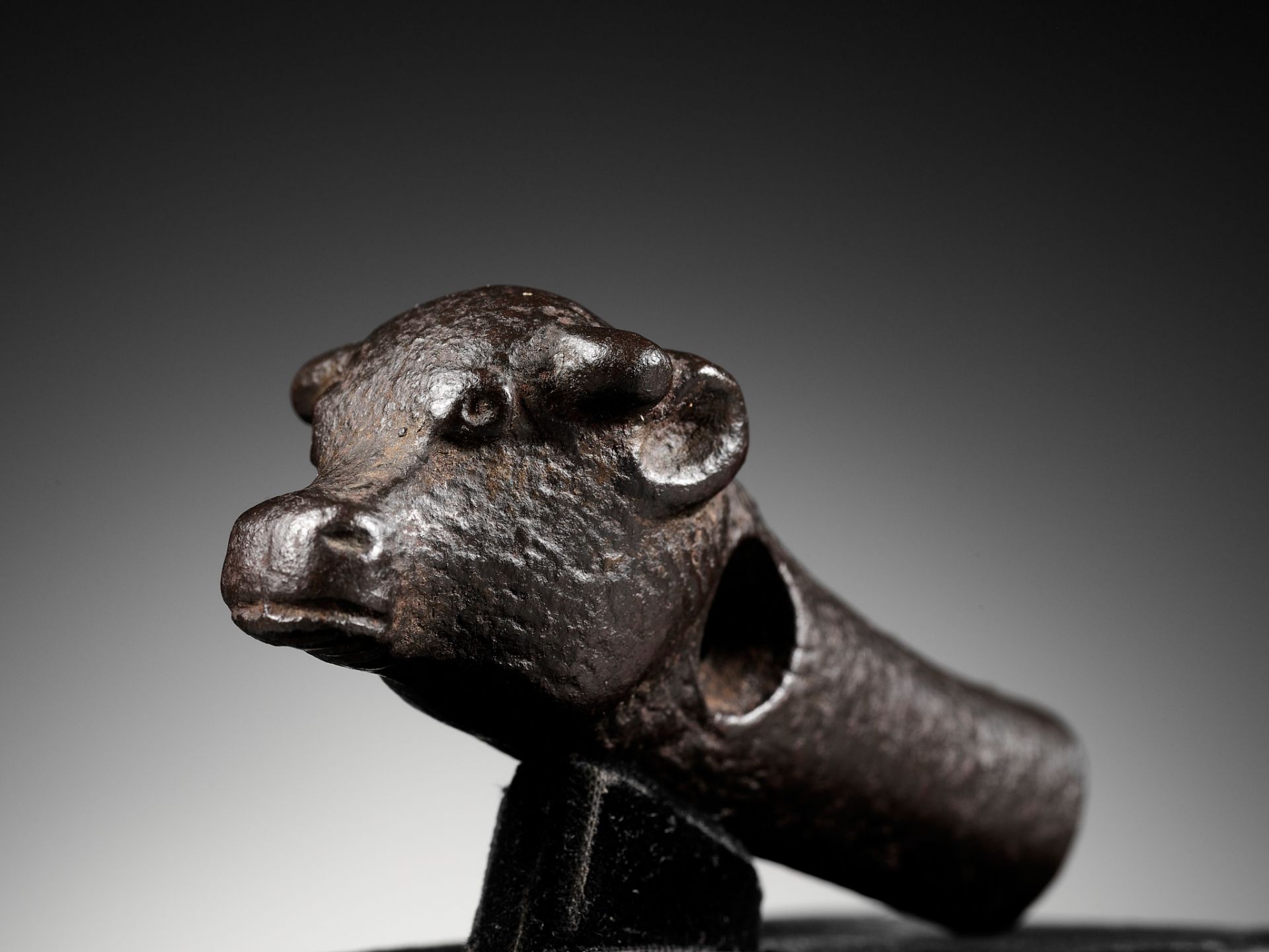 AN IRON 'BULL' FITTING, DIAN KINGDOM, CHINA, 8TH-2ND CENTURY BC - Image 3 of 12